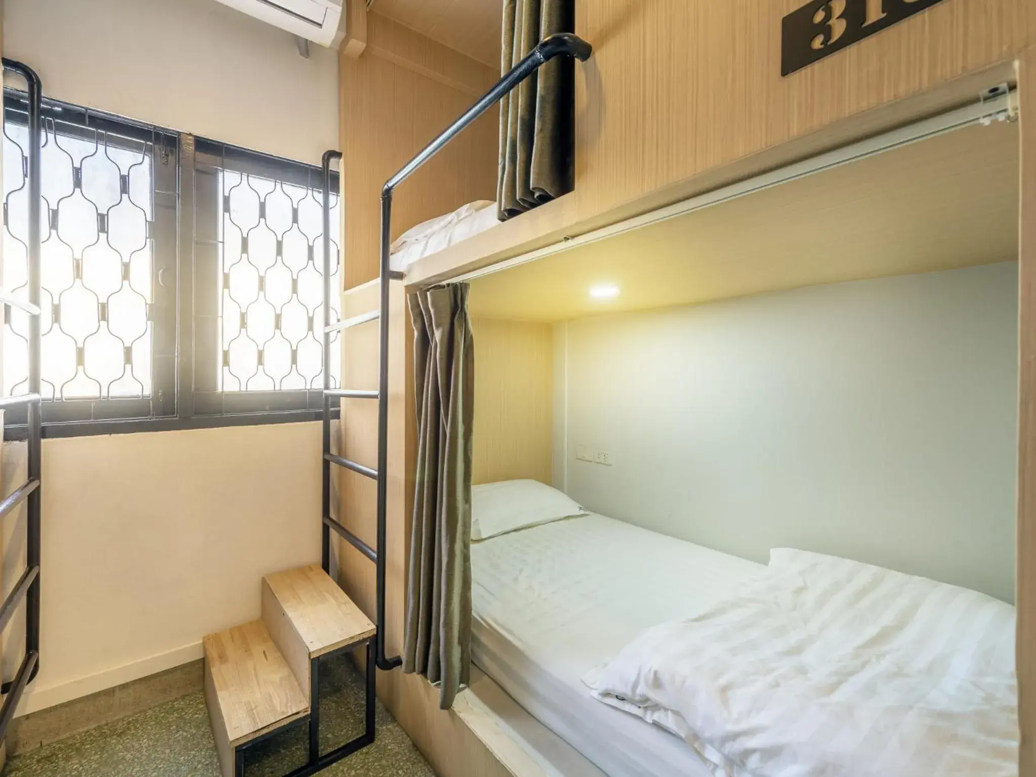 Quadruple Room with Shared Bathroom in Sloth Hostel Khaosan Quadruple Room with Shared Bathroom in Sloth Hostel Khaosan