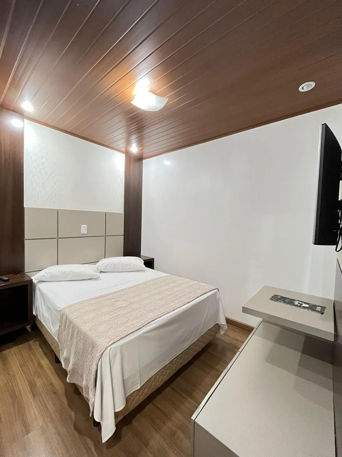 Photo of the whole room, Bed in Regente Hotel