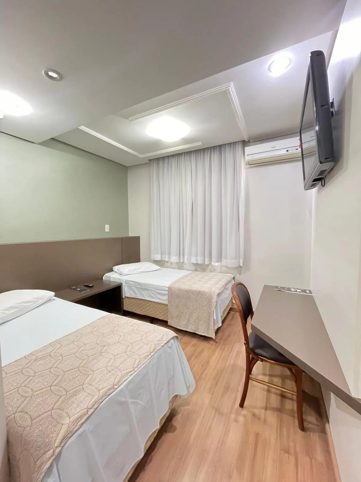 Photo of the whole room, Bed in Regente Hotel