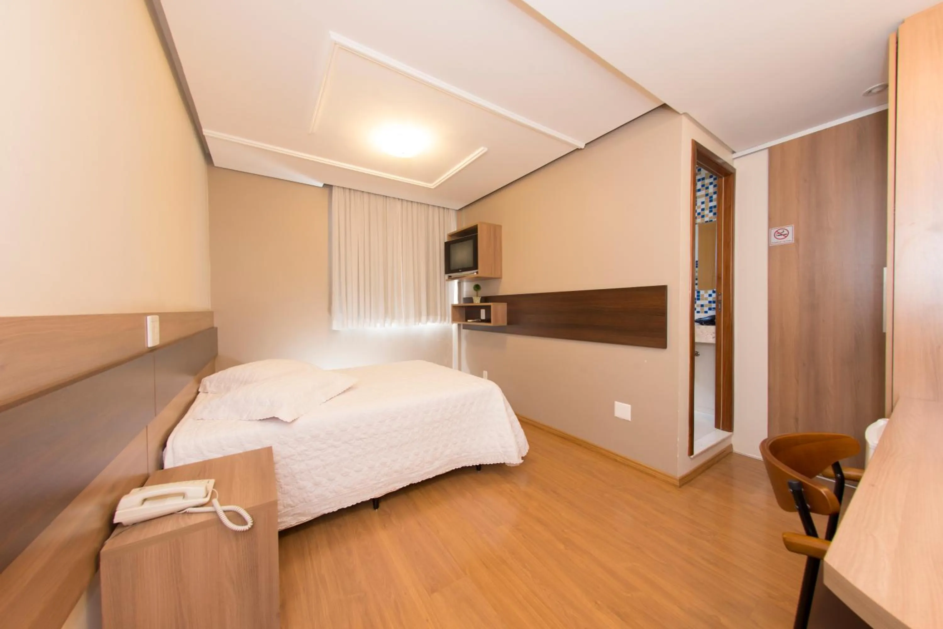 Bedroom, Bed in Regente Hotel
