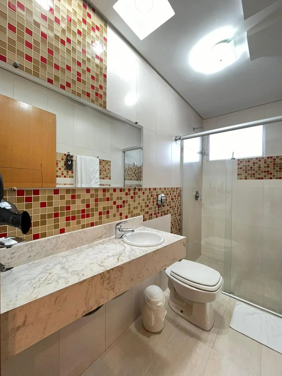 Toilet in Regente Hotel