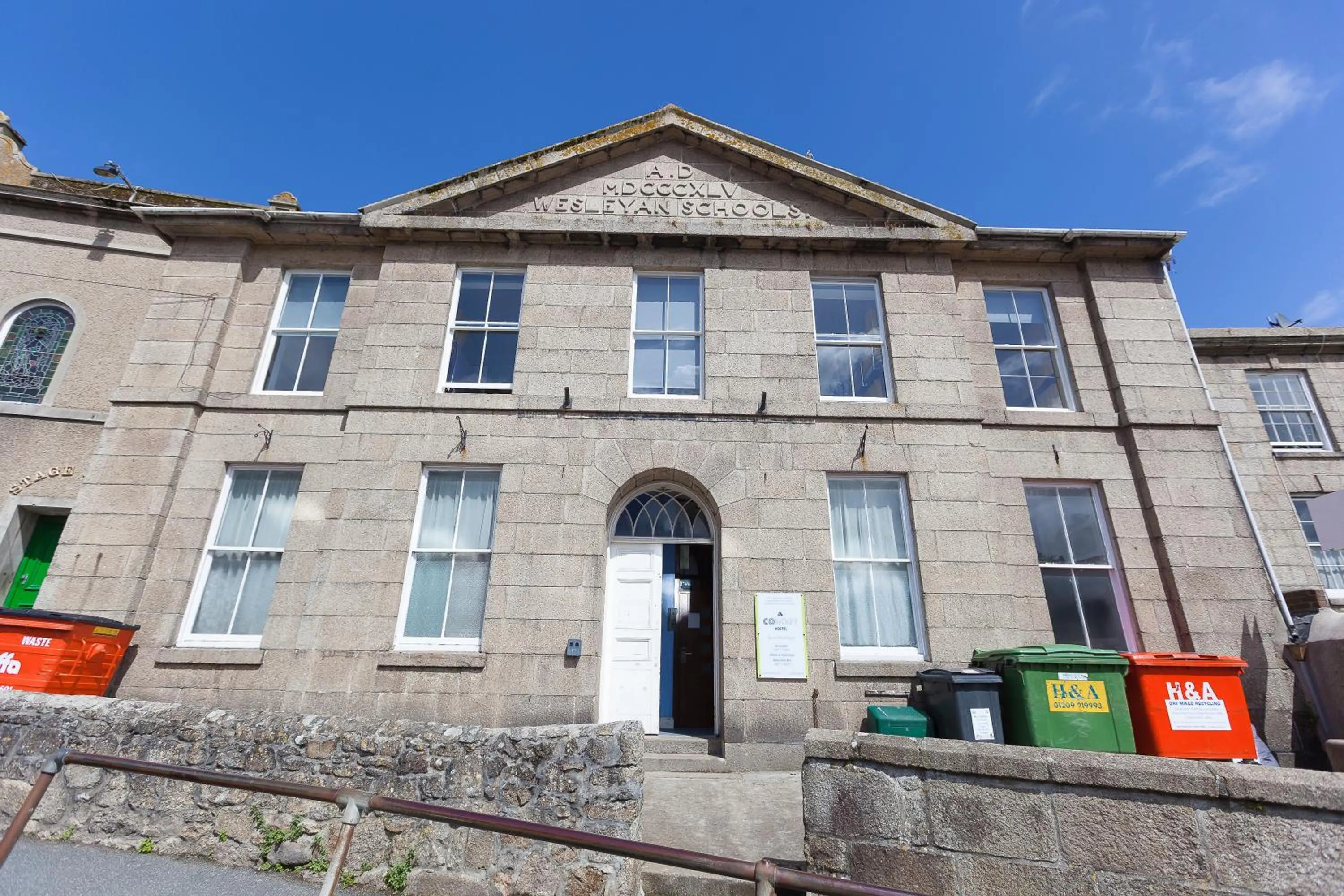 Facade/entrance in Cohort Hostel