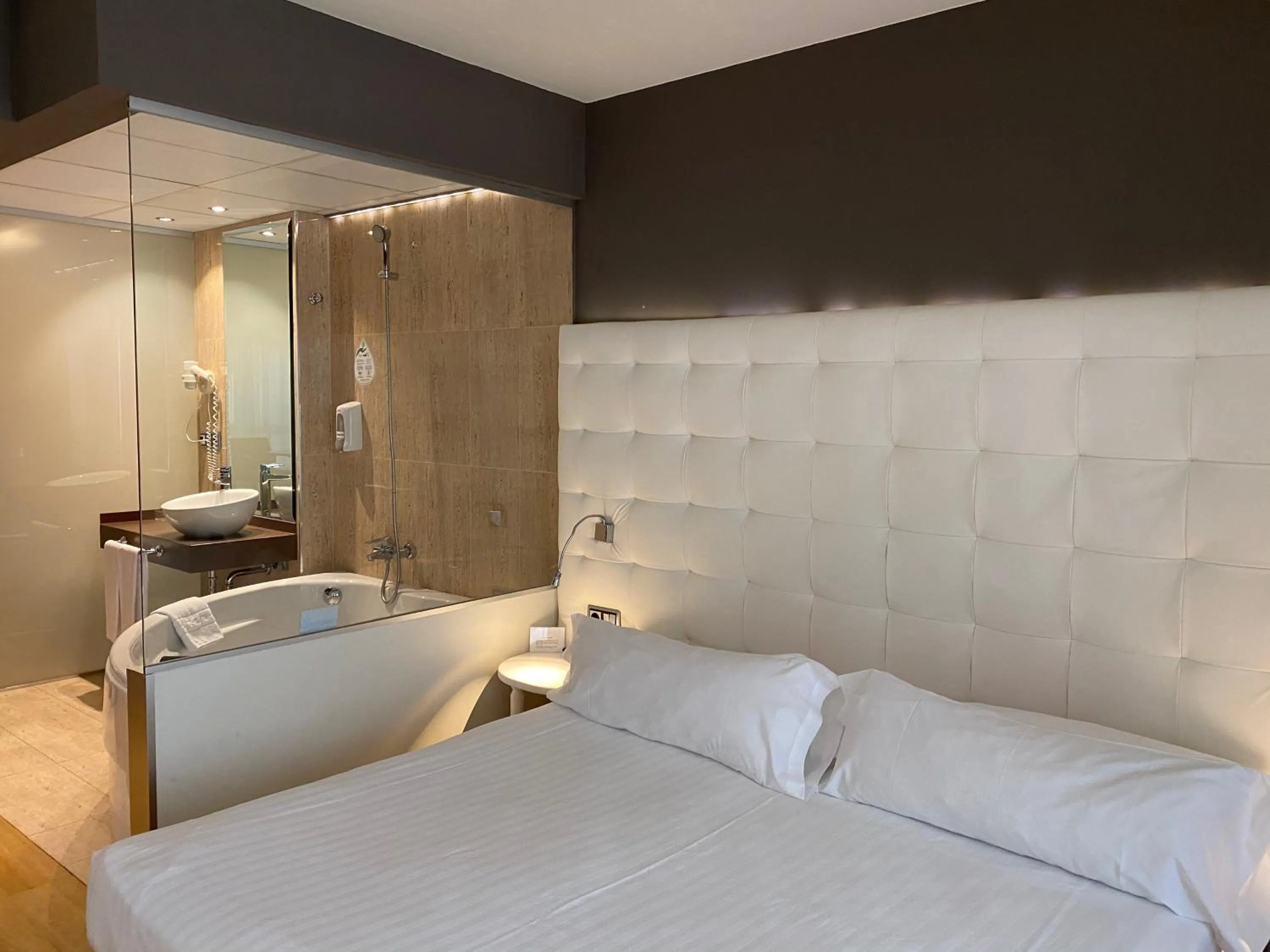 Bedroom, Bed in Hotel Longoria Plaza by Pandora Hoteles