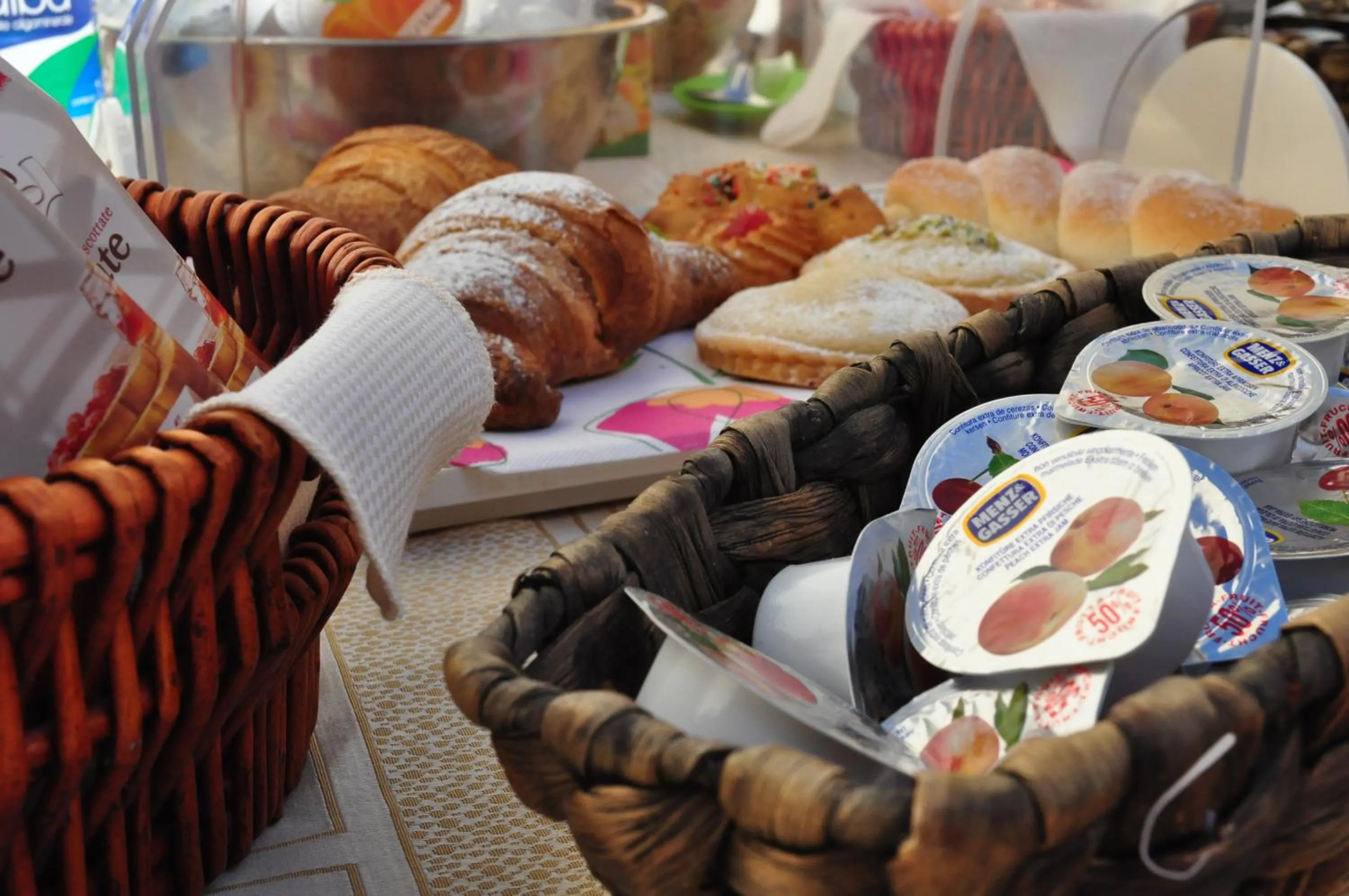 Buffet breakfast in Bed & Breakfast Adriana