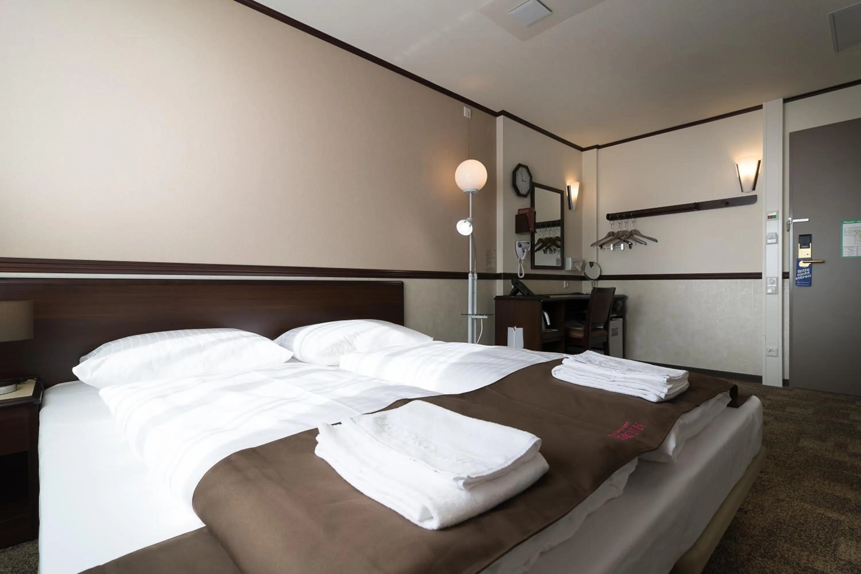 Bedroom, Bed in Toyoko Inn Frankfurt am Main Hauptbahnhof