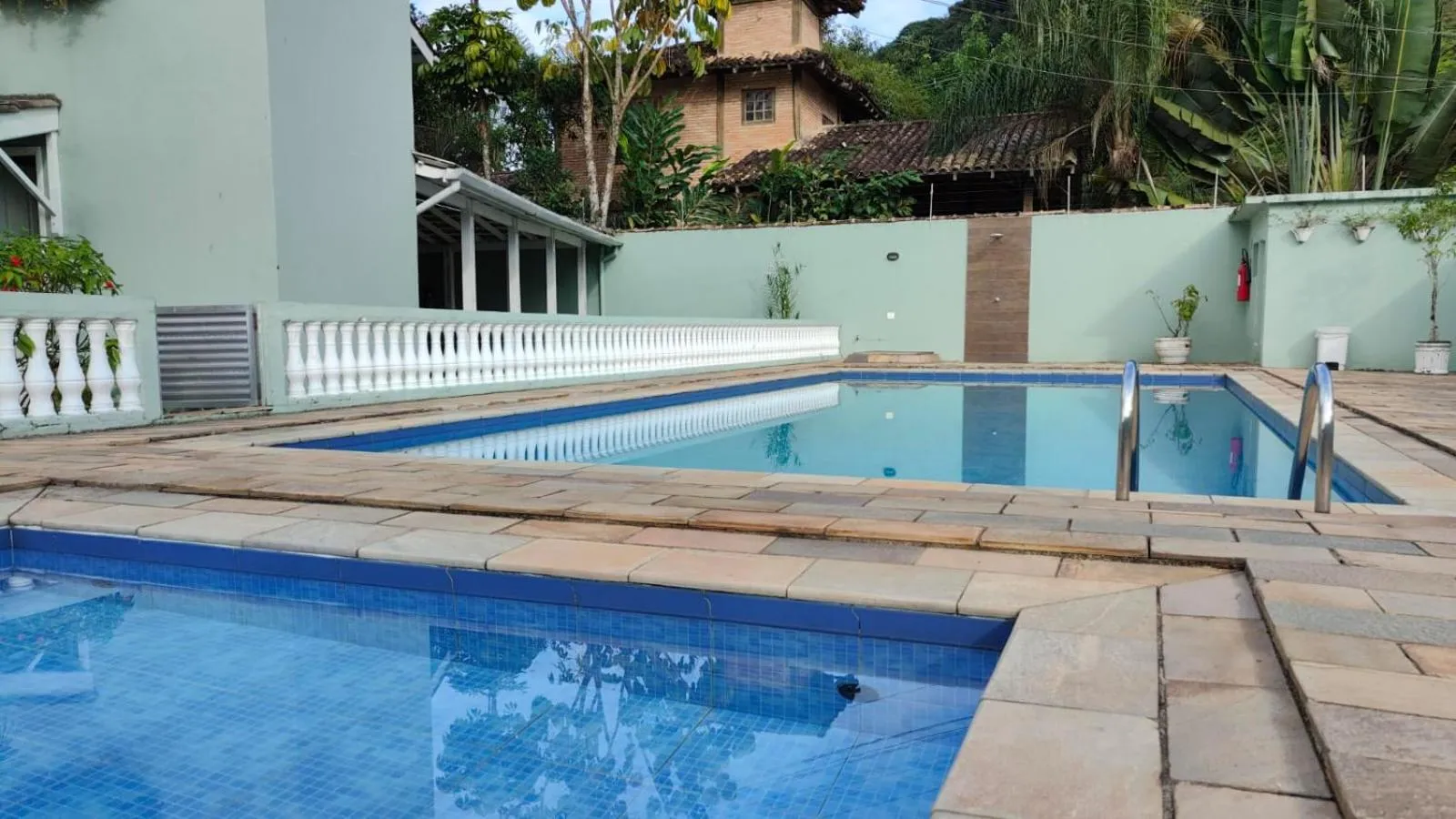 Pool view in Casinha de Boneca em Juquey