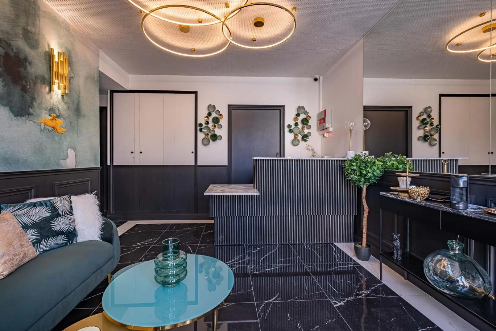 Lobby or reception in Mijo's Appartements Hôtel