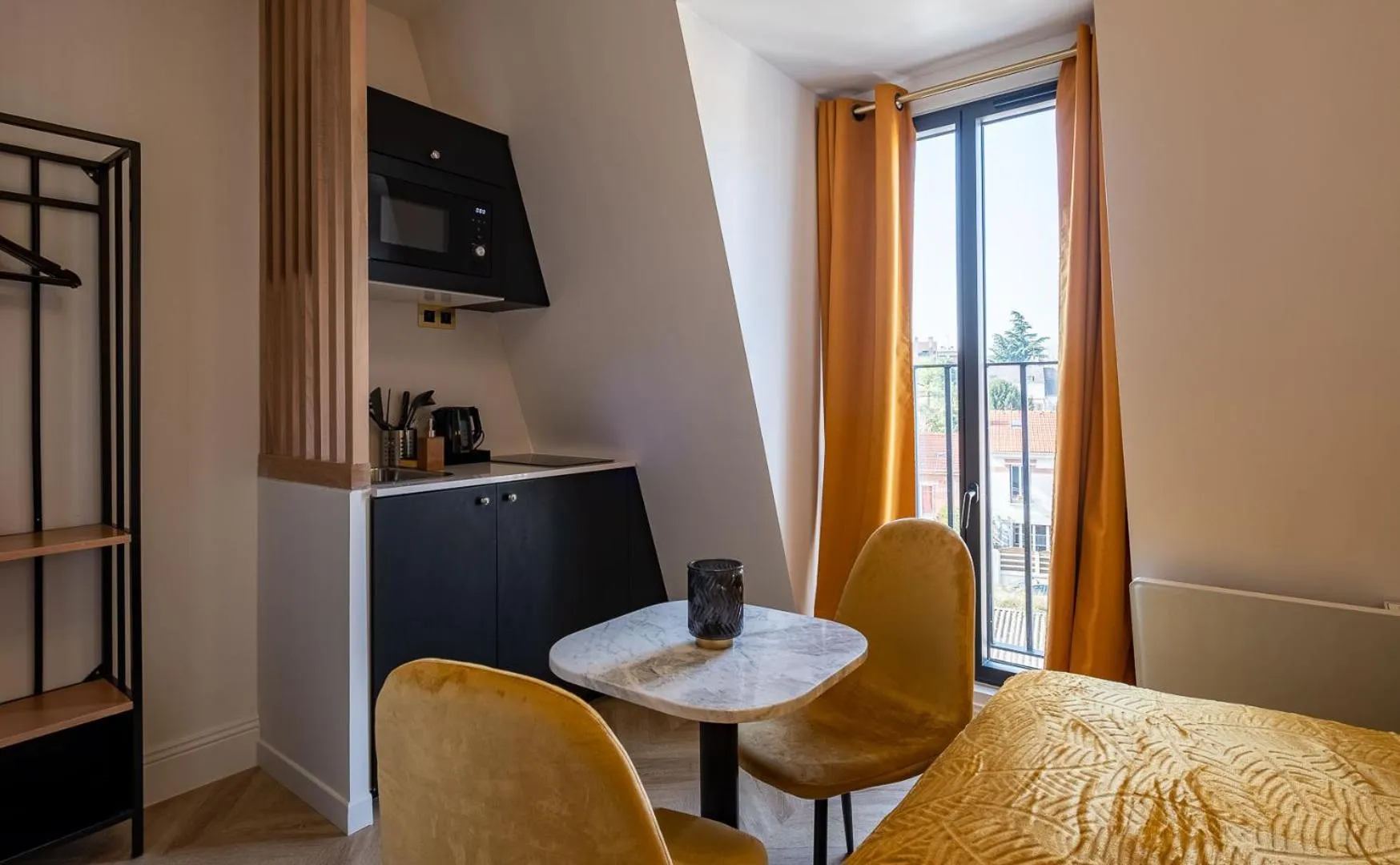 Bedroom, Bed in Mijo's Appartements Hôtel