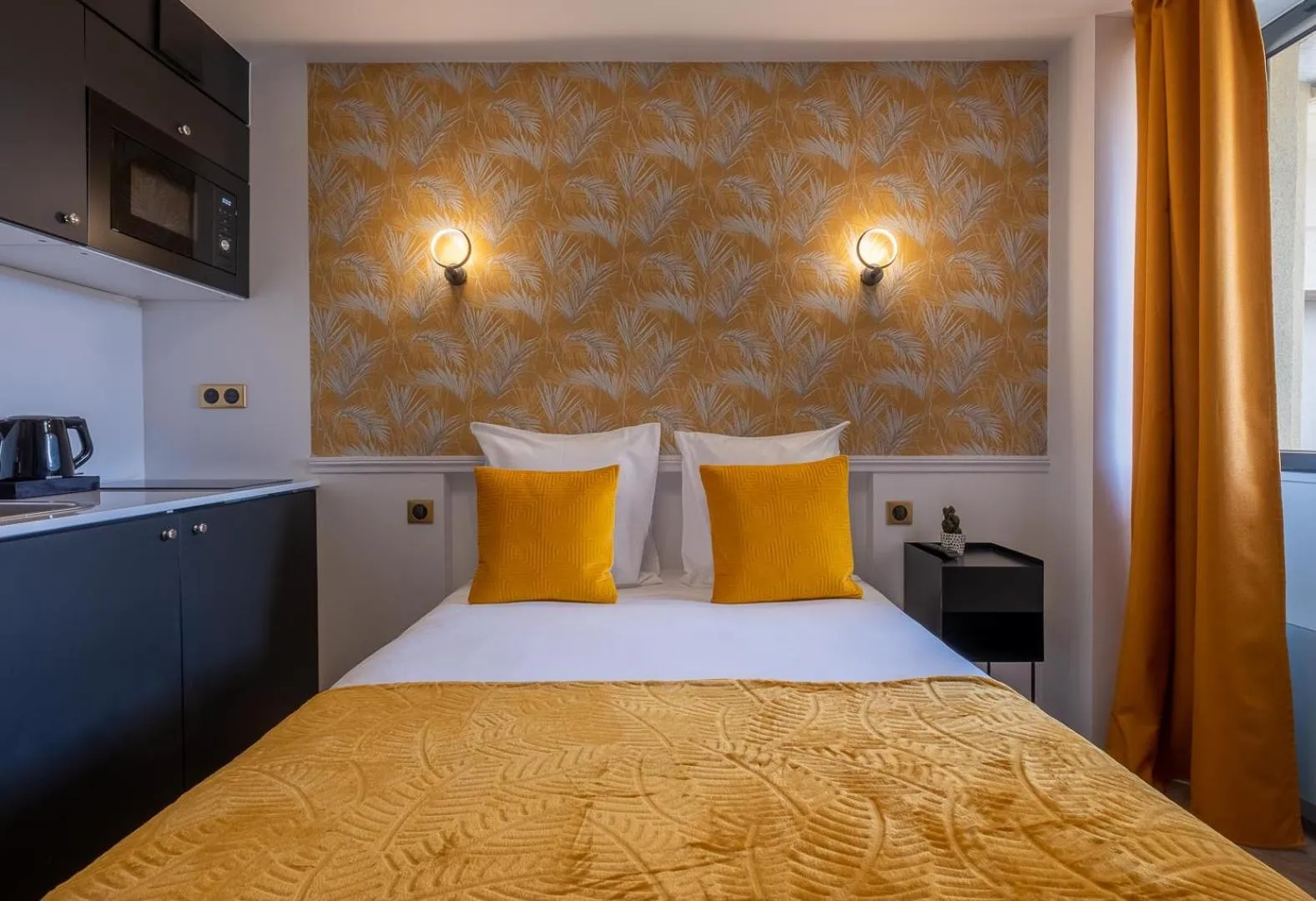 Bedroom, Bed in Mijo's Appartements Hôtel