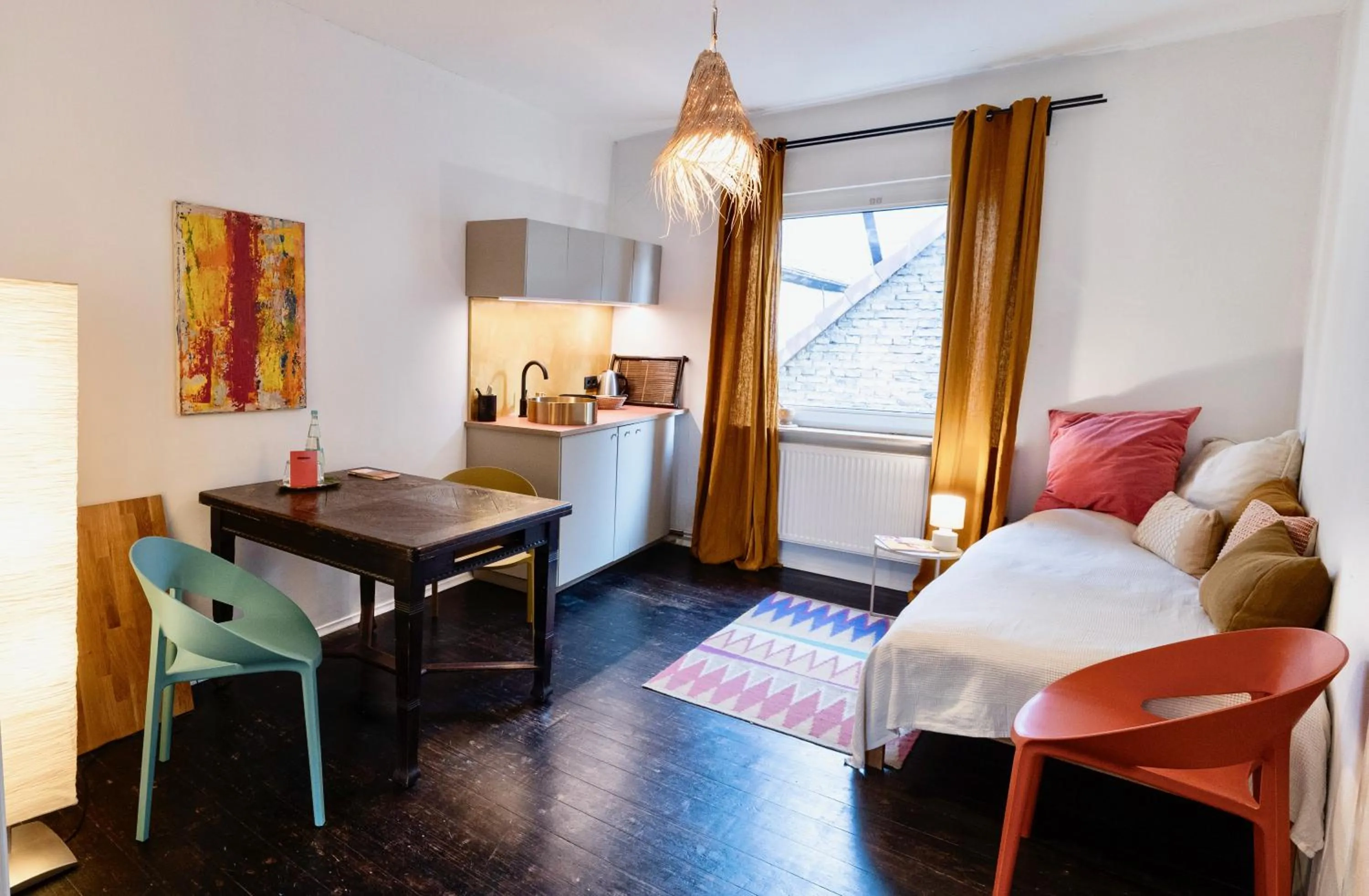 Seating area, Bed in Schuhmacherei Rooms