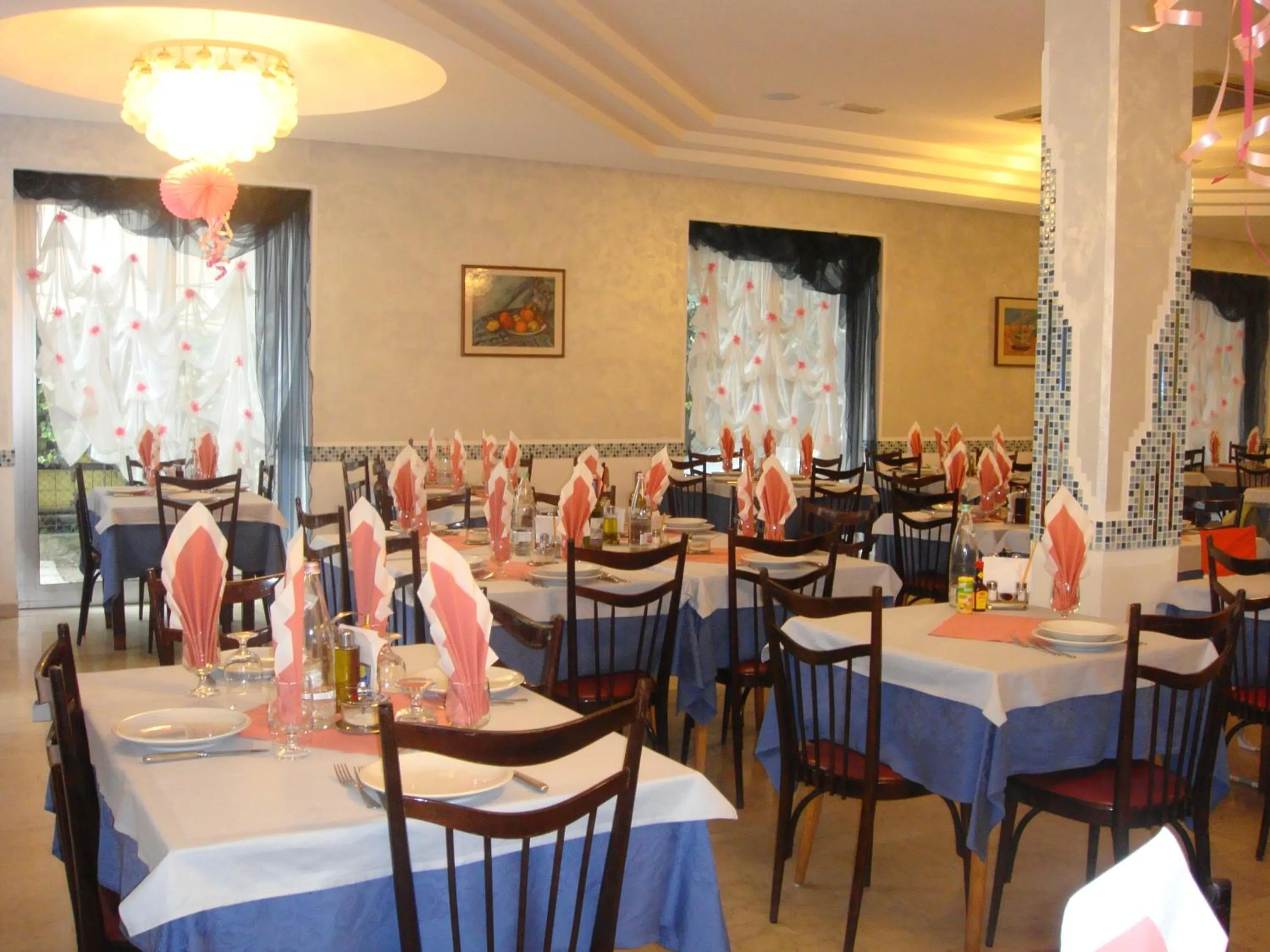 Restaurant/places to eat in Hotel Capri