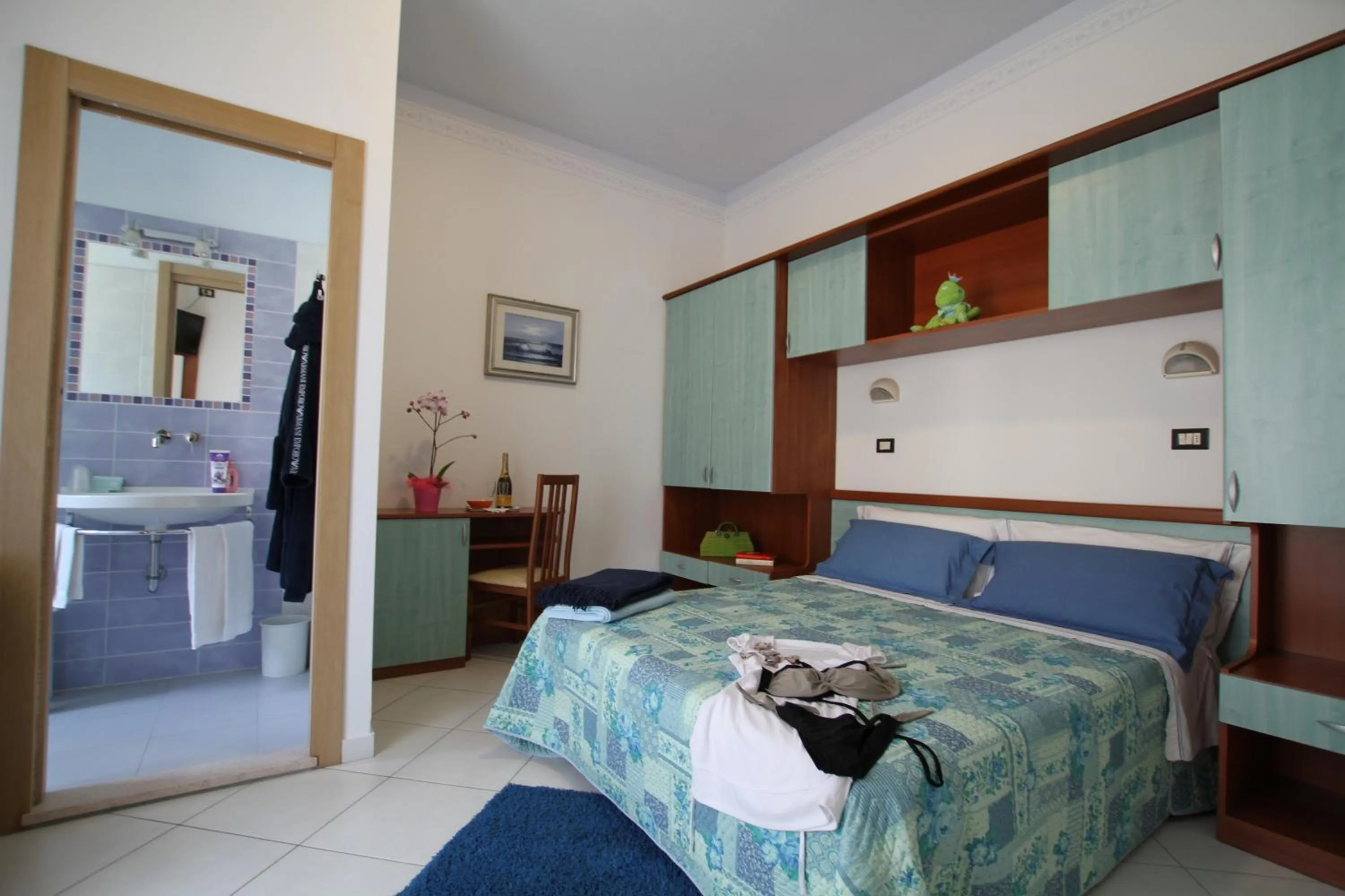 Photo of the whole room in Hotel Capri