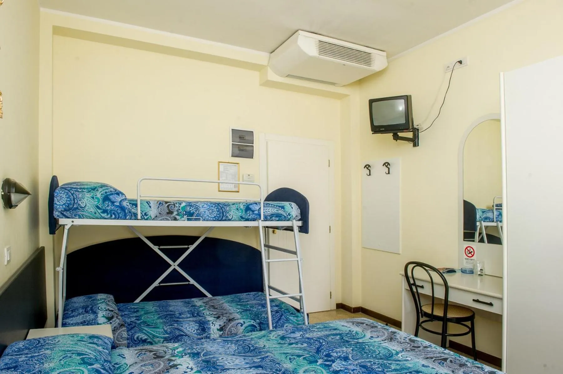 Bed in Hotel Cristina Hospitality Centrale