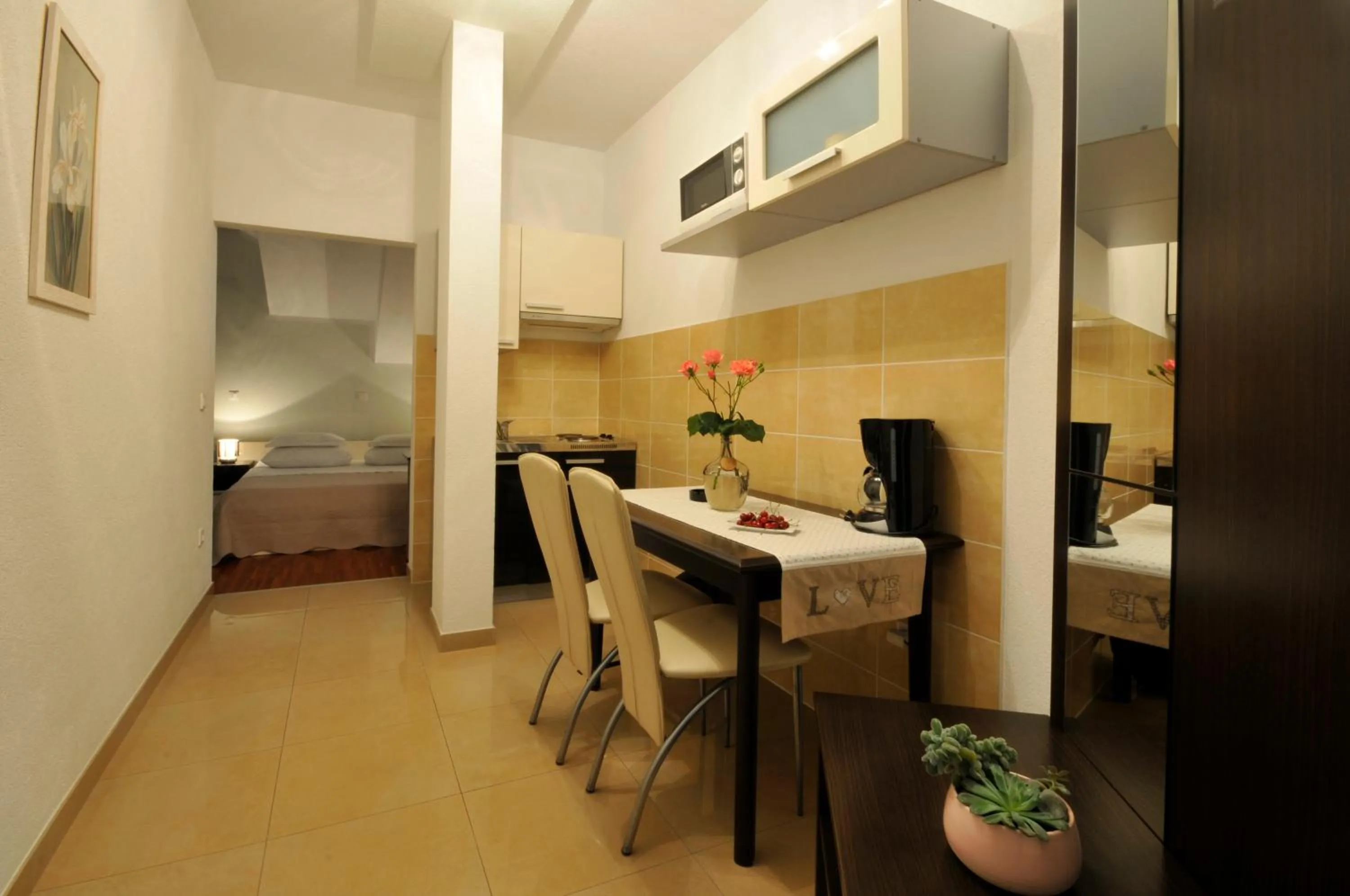 Dining area in Apartments & Rooms Villa Maslina