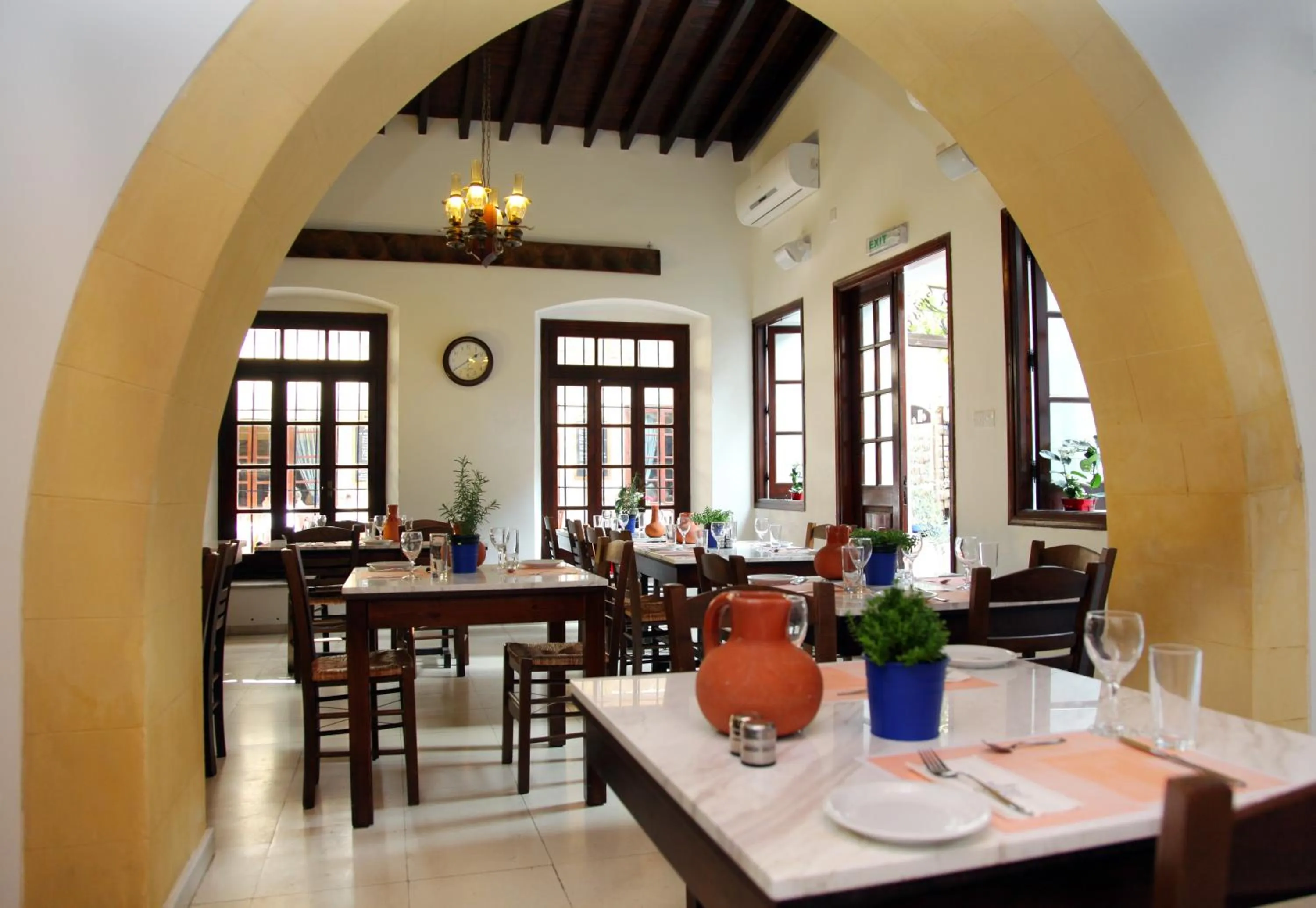 Restaurant/places to eat in Centrum Hotel - City Center