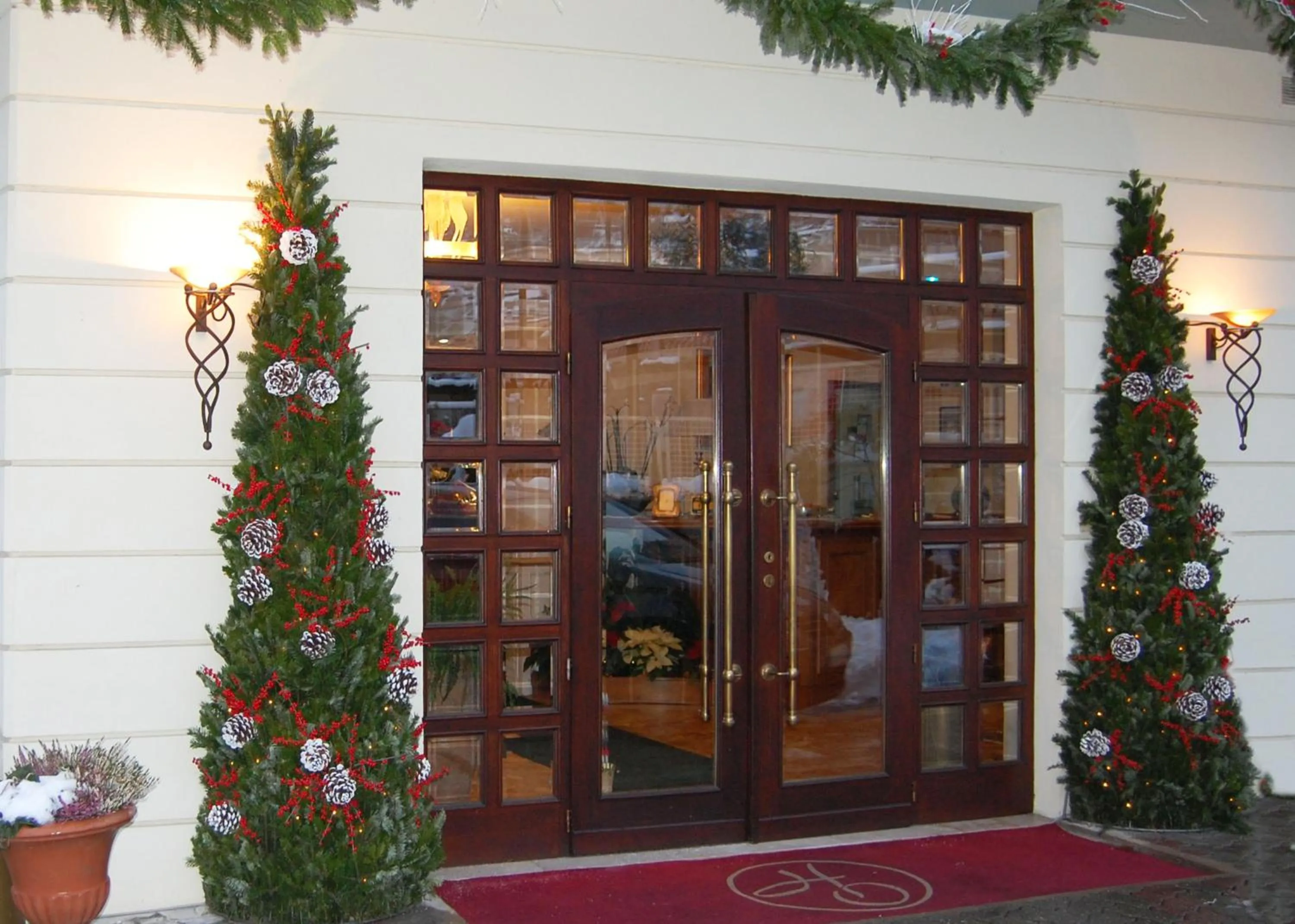 Facade/entrance in Hotel Olympic