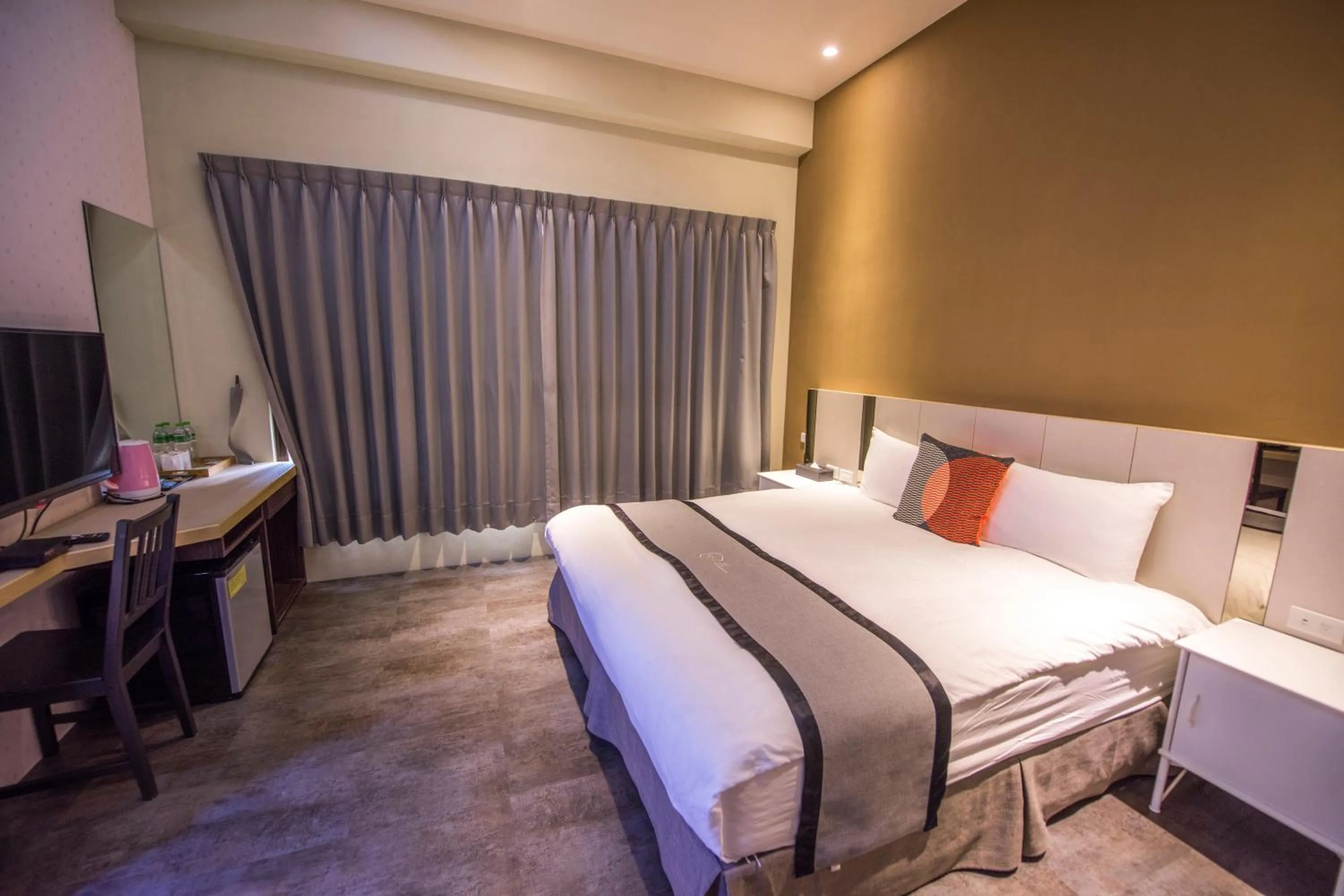 Bed in Ruo Shui Hotspring Hotel