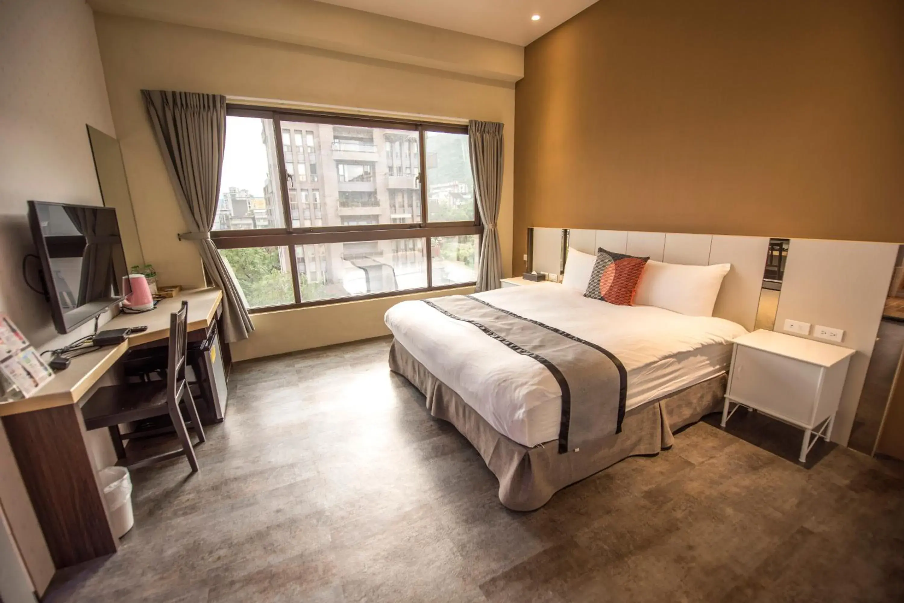 Queen Room with Balcony in Ruo Shui Hotspring Hotel Queen Room with Balcony in Ruo Shui Hotspring Hotel