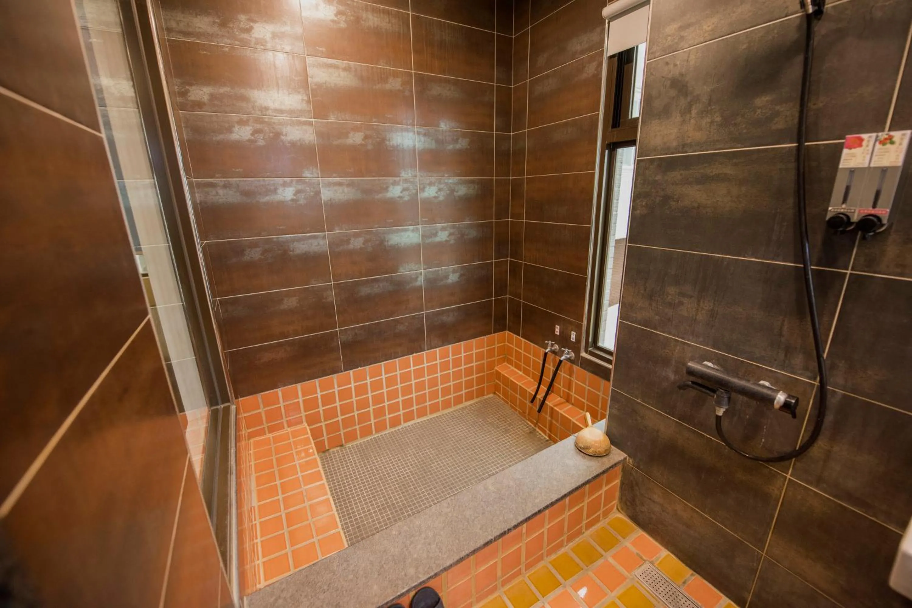 Ruo Shui Hotspring Hotel