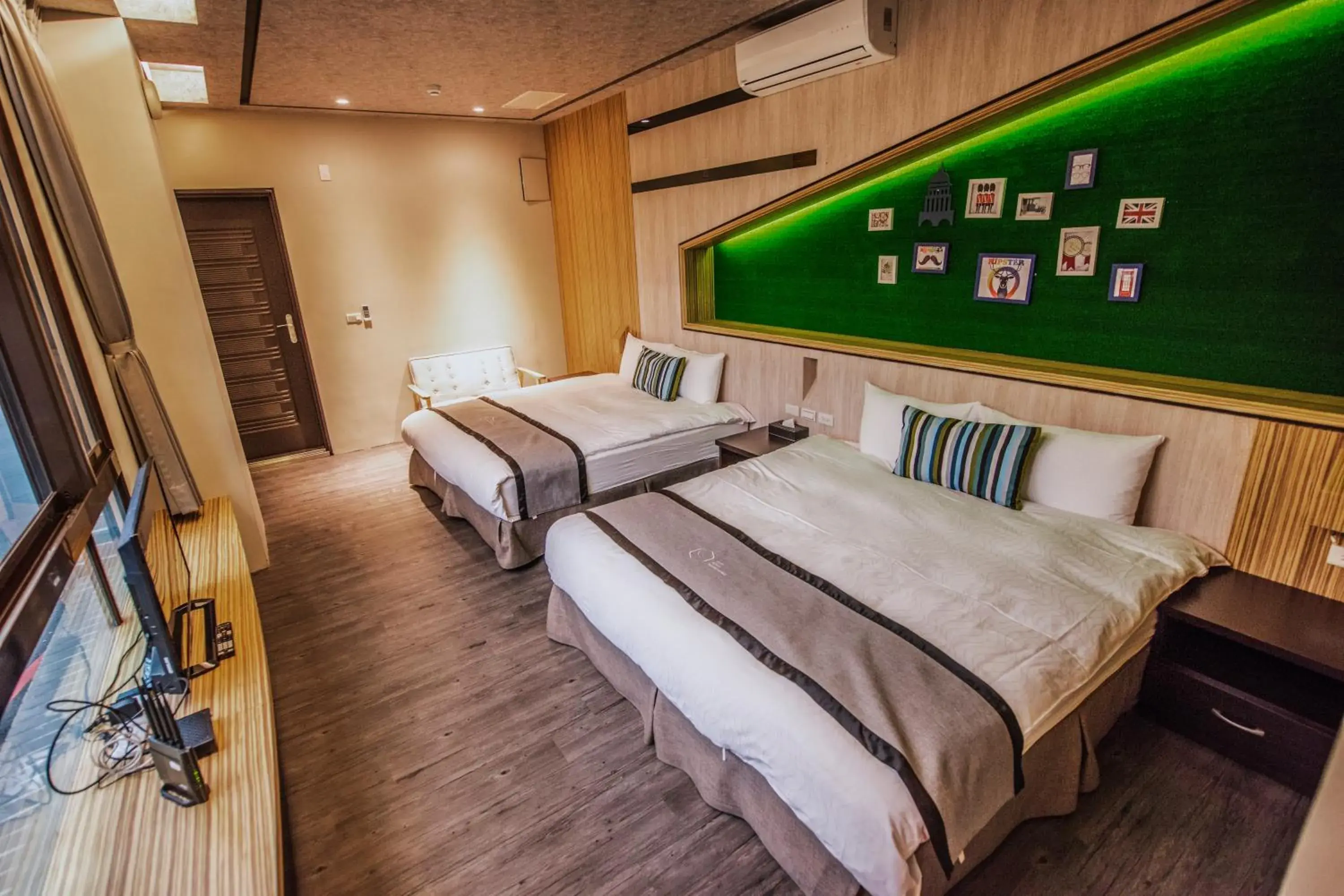 Quadruple Room with Shower in Ruo Shui Hotspring Hotel Quadruple Room with Shower in Ruo Shui Hotspring Hotel