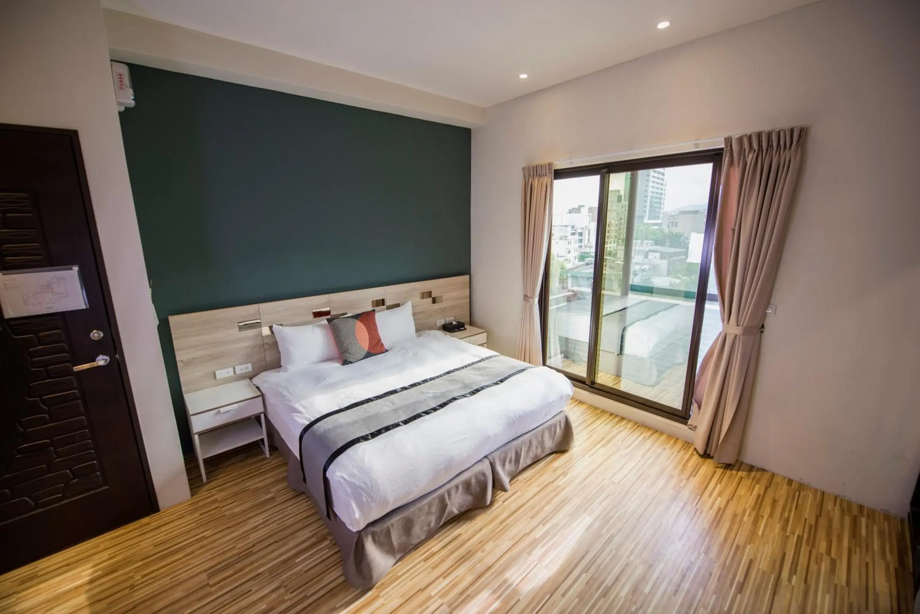 Double Room with Mountain View in Ruo Shui Hotspring Hotel Double Room with Mountain View in Ruo Shui Hotspring Hotel