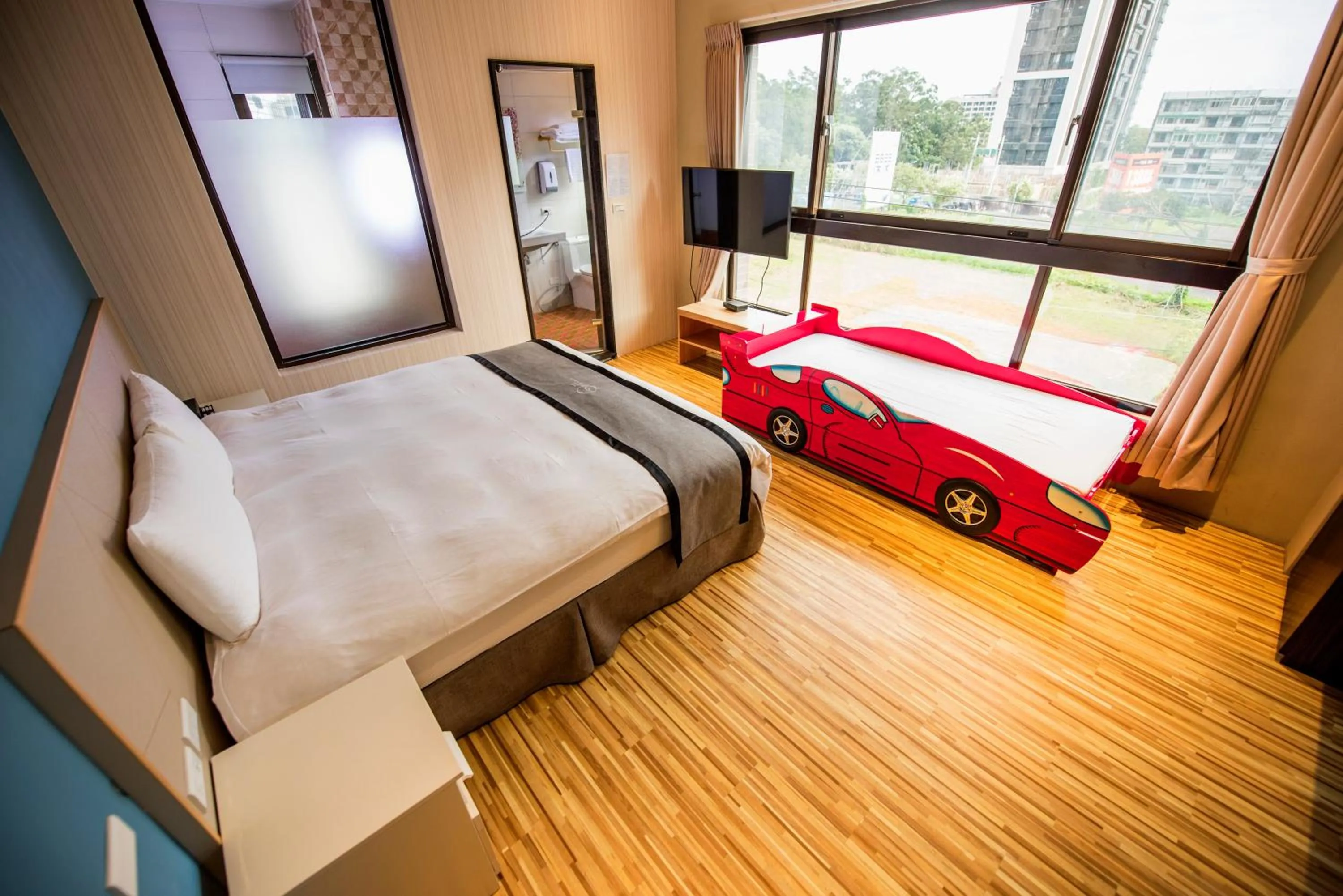 Deluxe Double Room (2 Adults + 1 Child) in Ruo Shui Hotspring Hotel