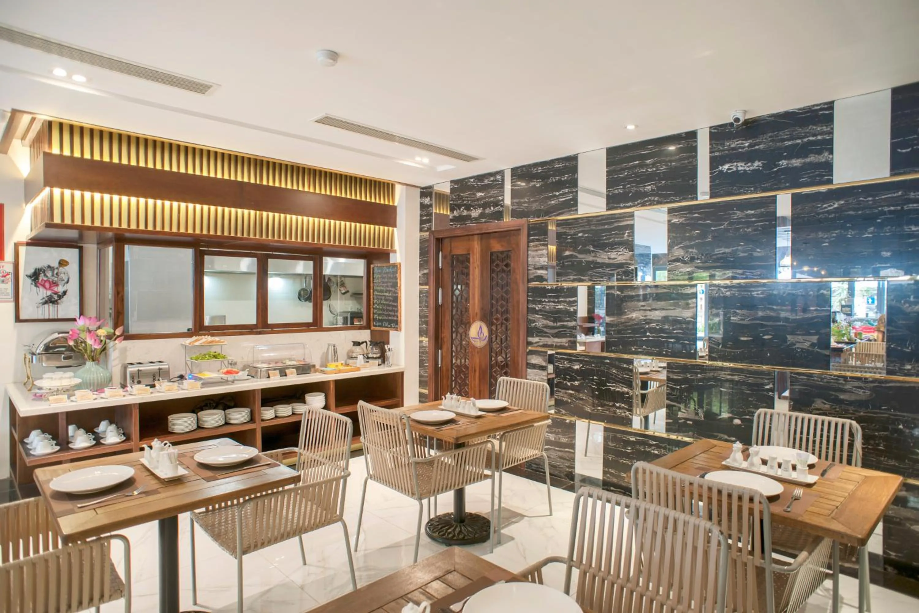 Restaurant/places to eat in Sen Boutique Hotel