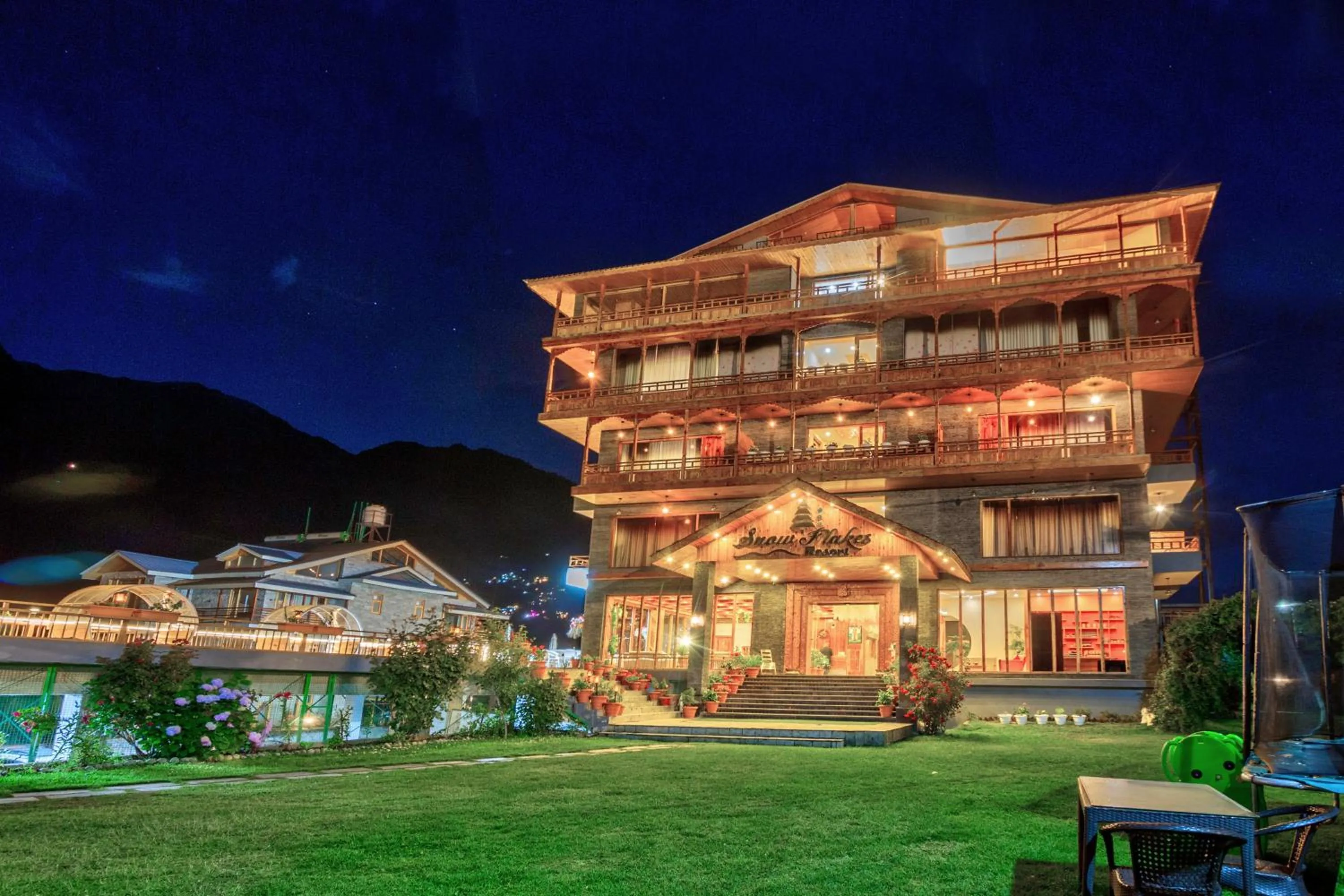 Property building in Snow Flakes Resort And Spa Centrally Heated Luxury Resort