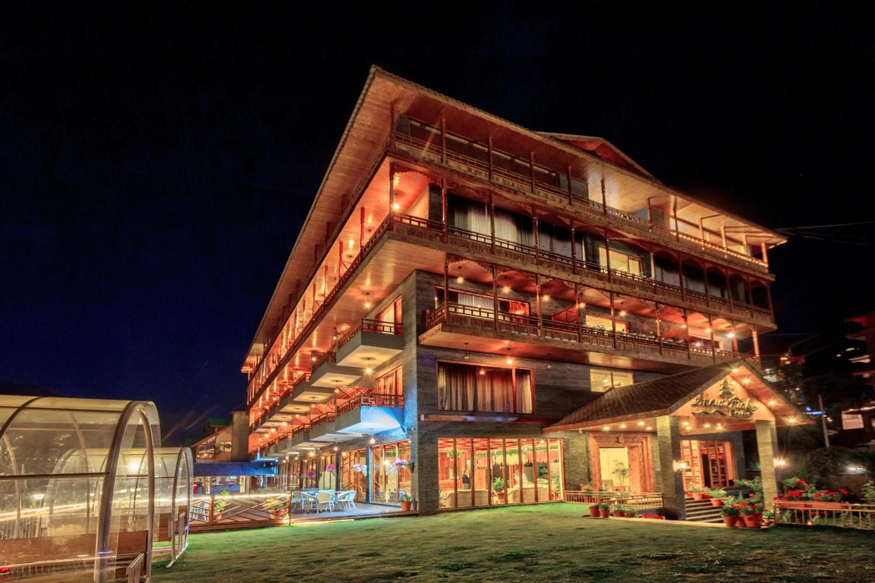 Property building in Snow Flakes Resort And Spa Centrally Heated Luxury Resort