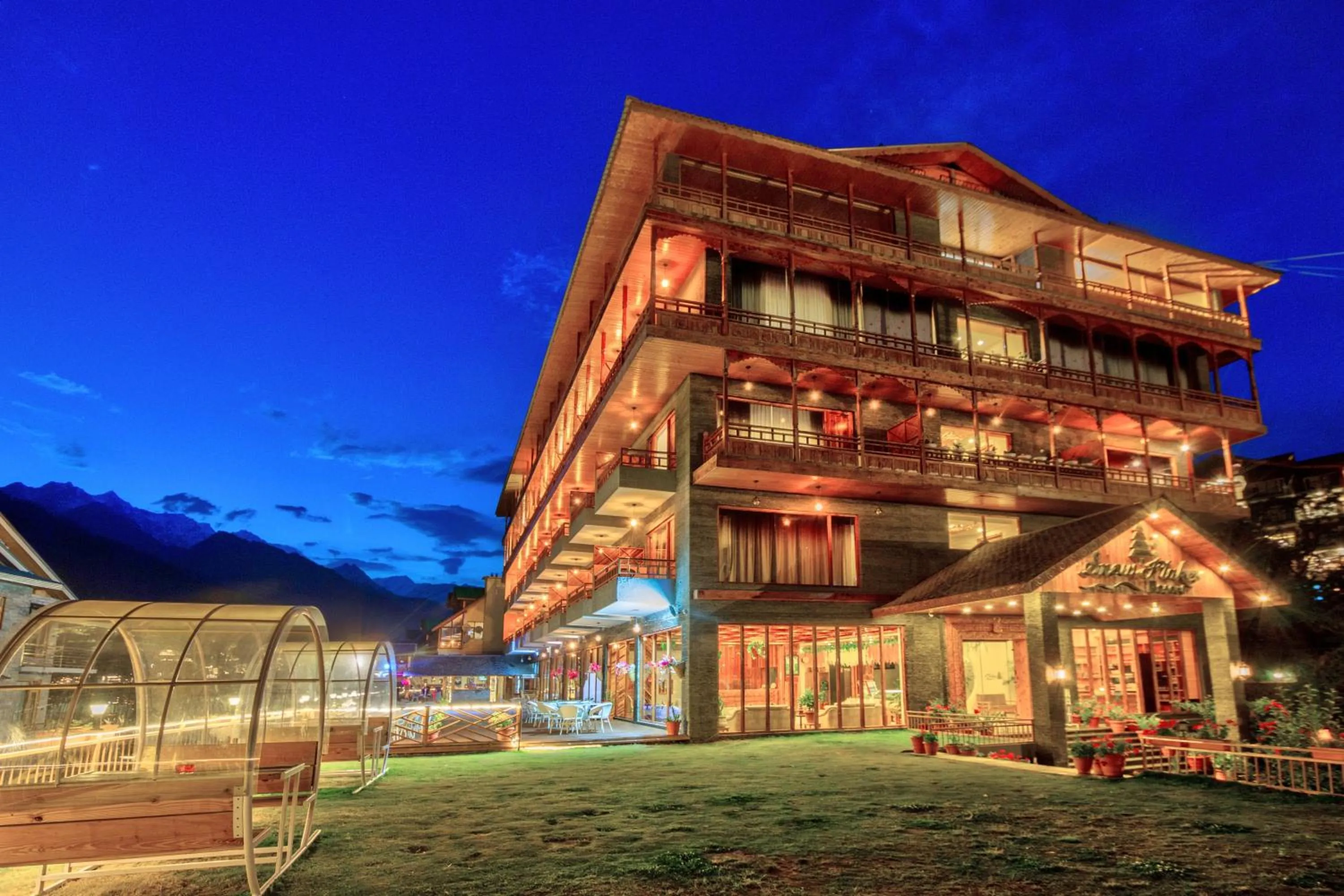 Property building in Snow Flakes Resort And Spa Centrally Heated Luxury Resort