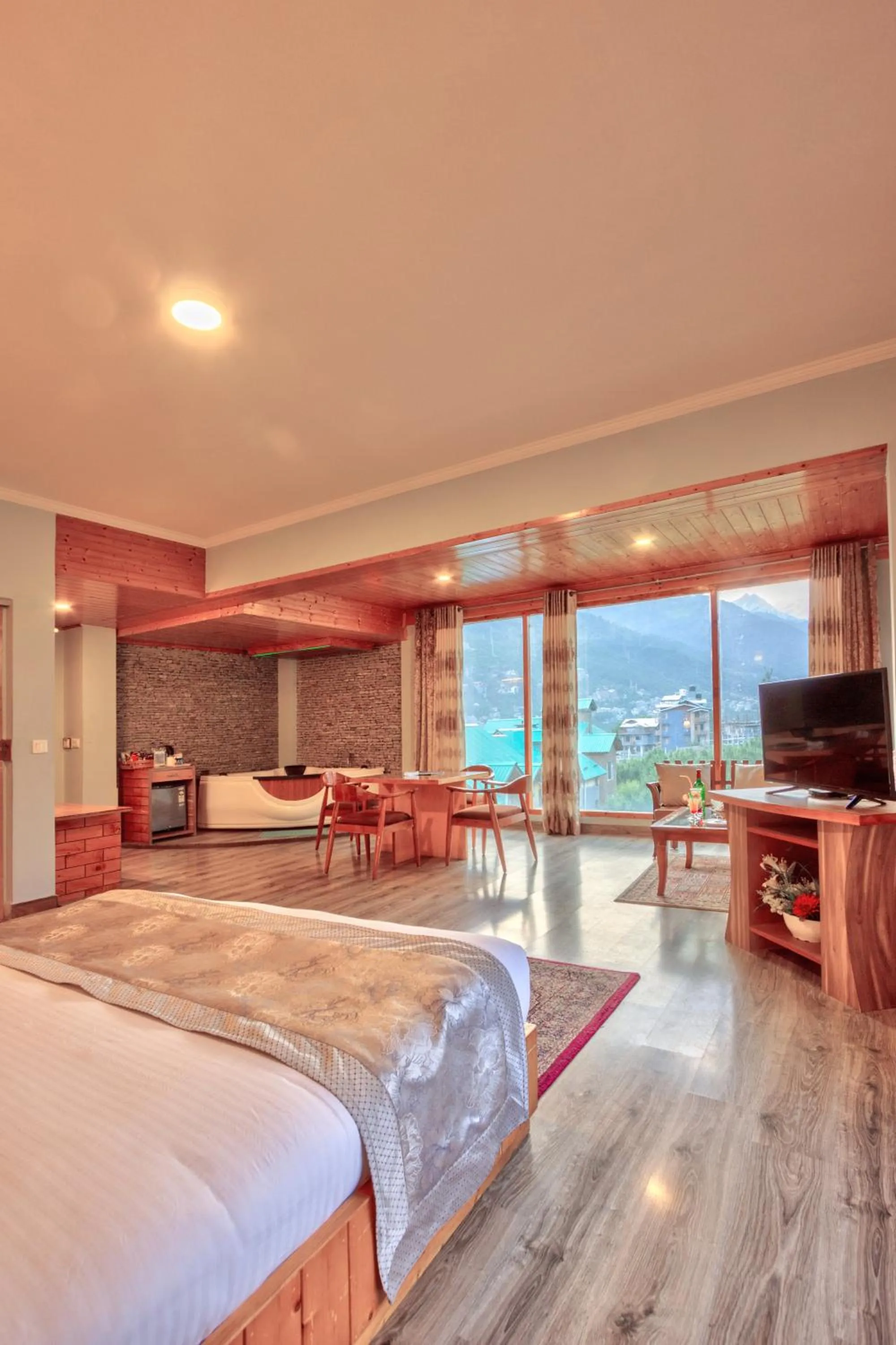 Bedroom, Bed in Snow Flakes Resort And Spa Centrally Heated Luxury Resort