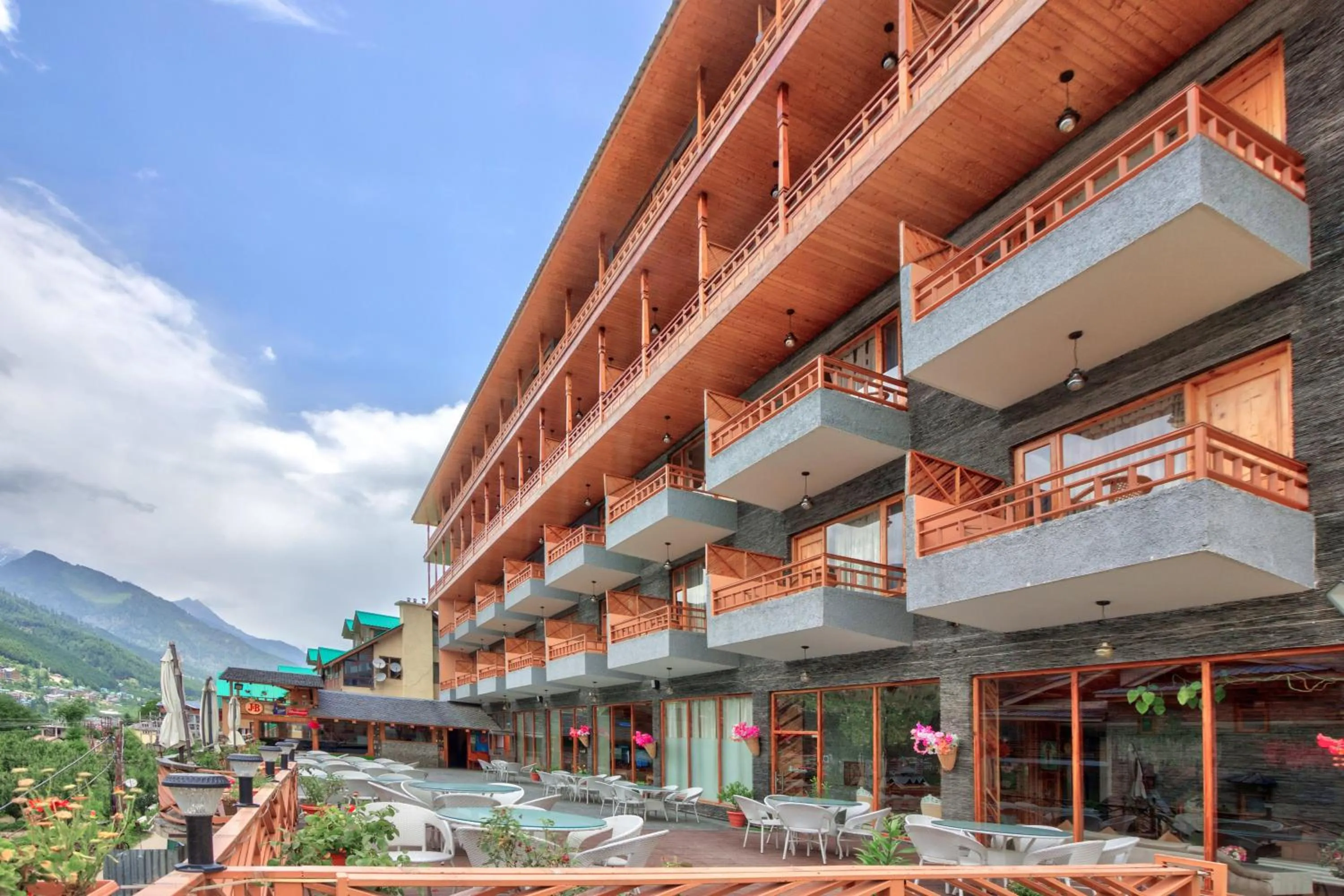 Property building in Snow Flakes Resort And Spa Centrally Heated Luxury Resort