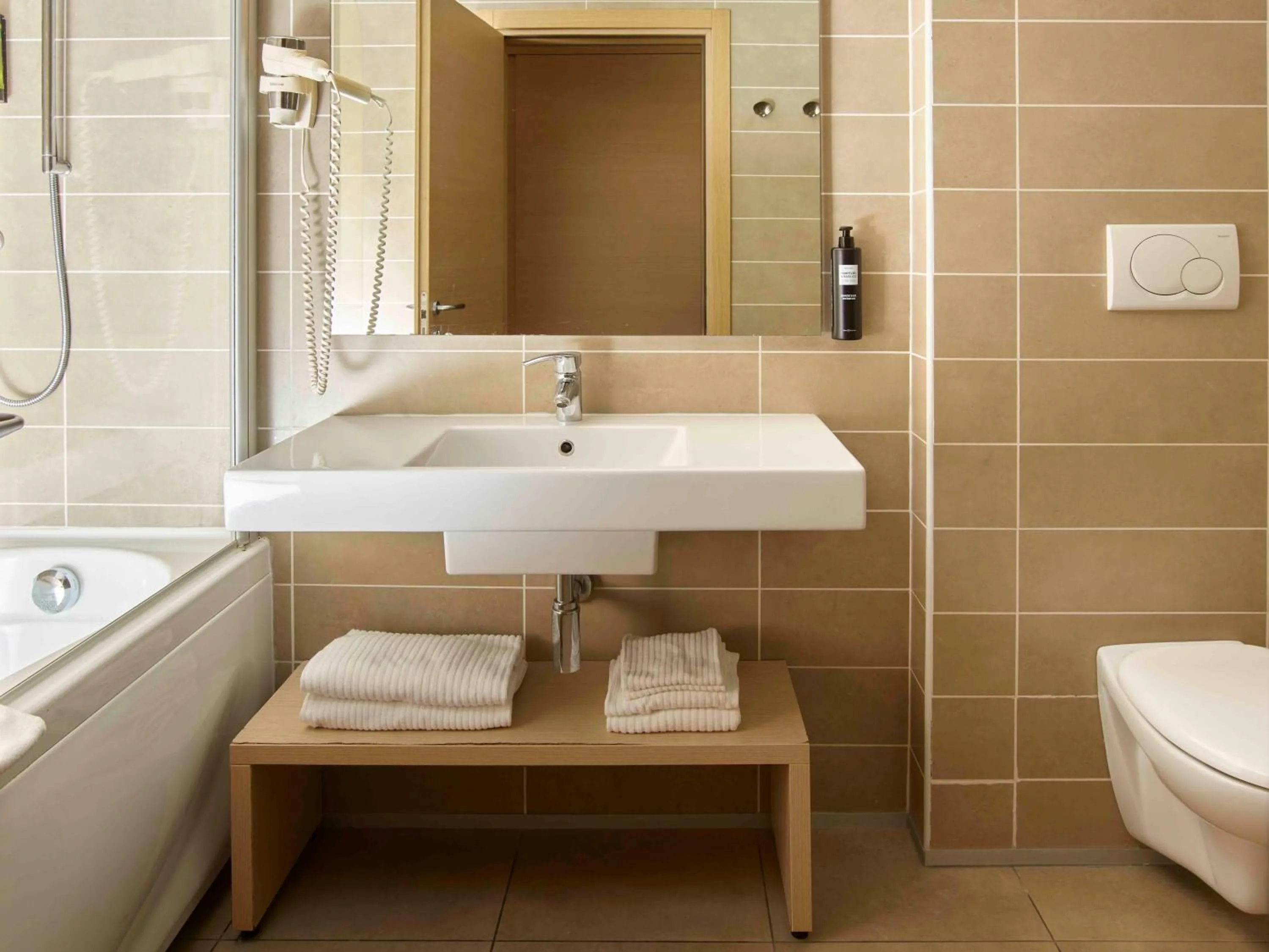 Bathroom in Garda Sporting Club Hotel