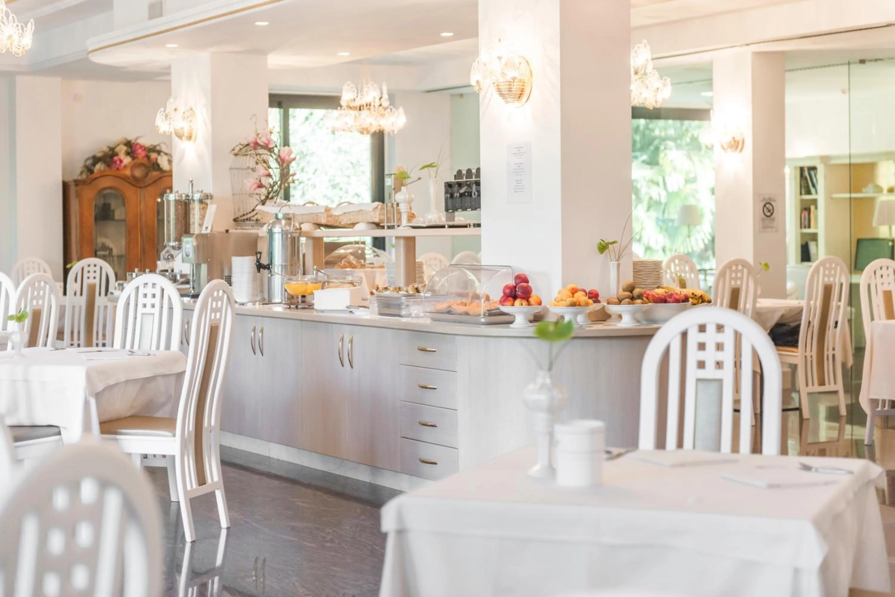 Restaurant/places to eat in Parc Hotel Flora S