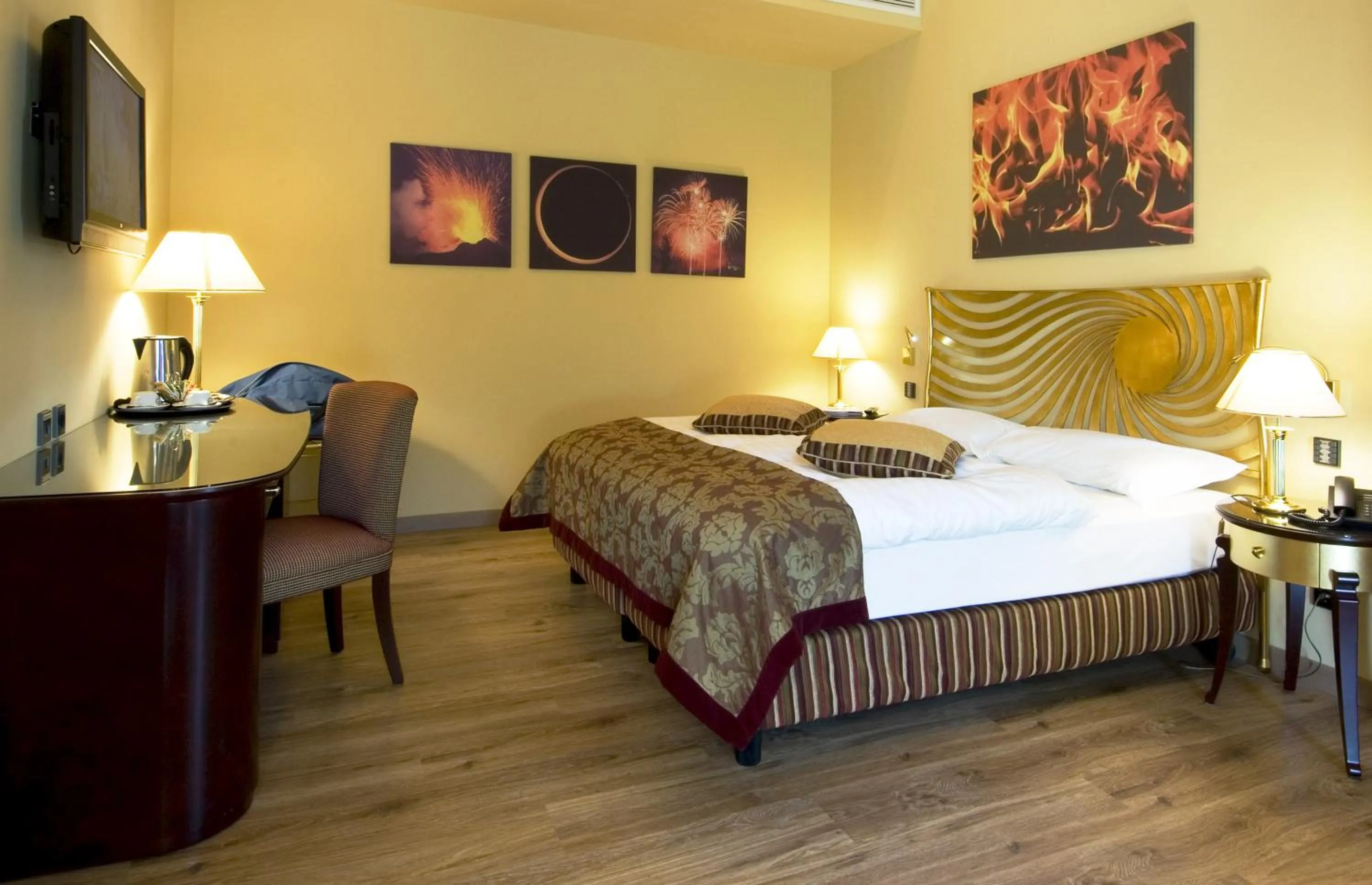 Photo of the whole room, Bed in Parc Hotel Flora S