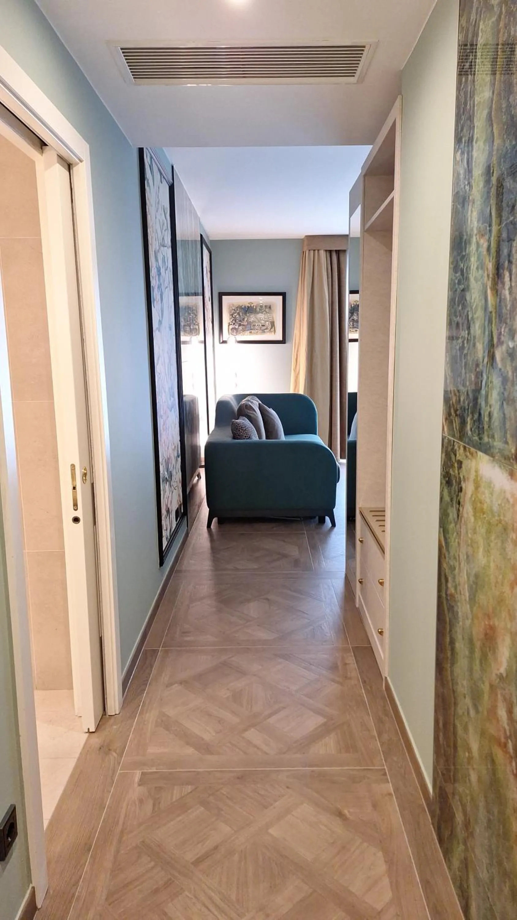 Living room, Bed in Parc Hotel Flora S