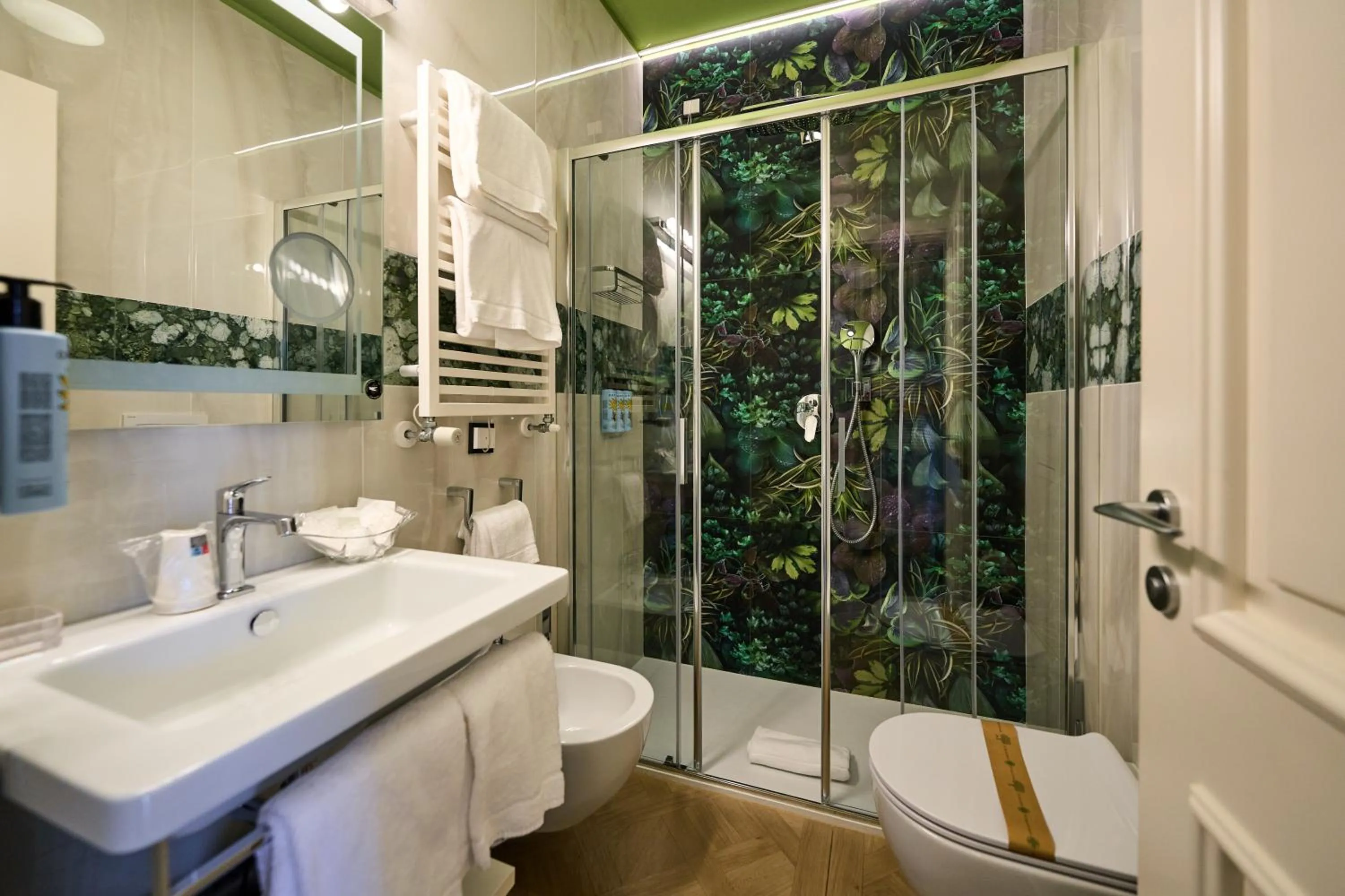 Bathroom in Parc Hotel Flora S