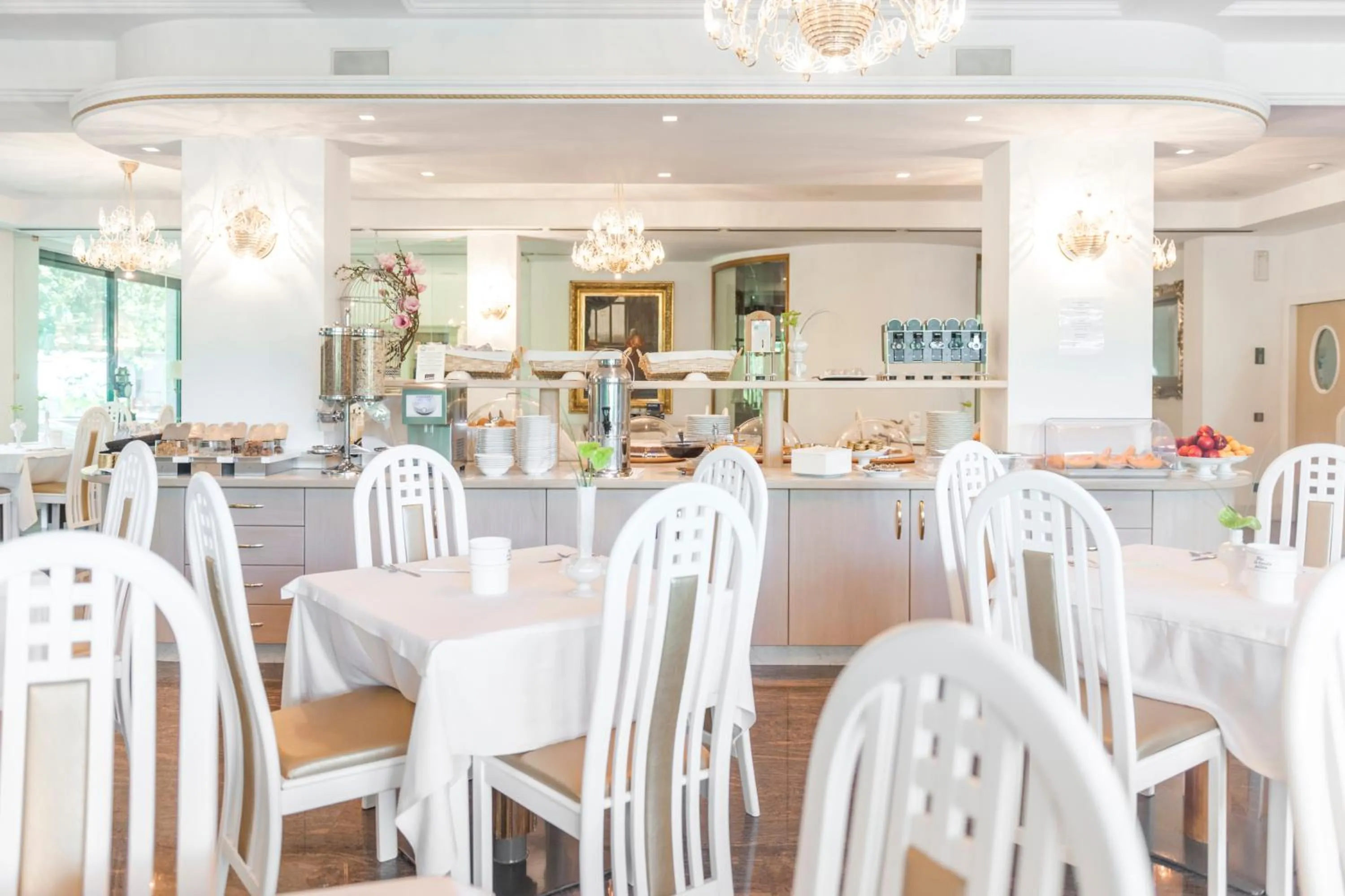 Restaurant/places to eat in Parc Hotel Flora S