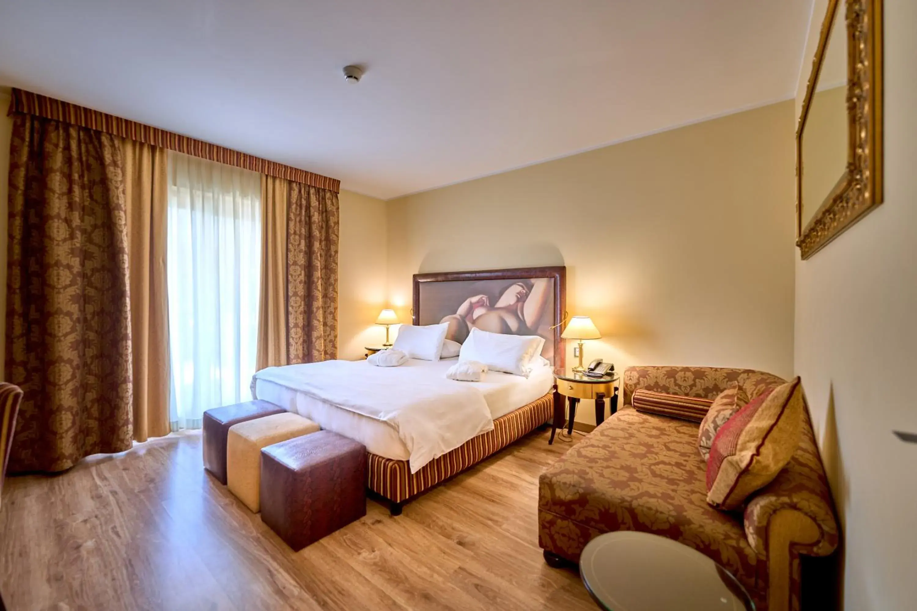 Superior Double Room with Shower in Parc Hotel Flora S Superior Double Room with Shower in Parc Hotel Flora S