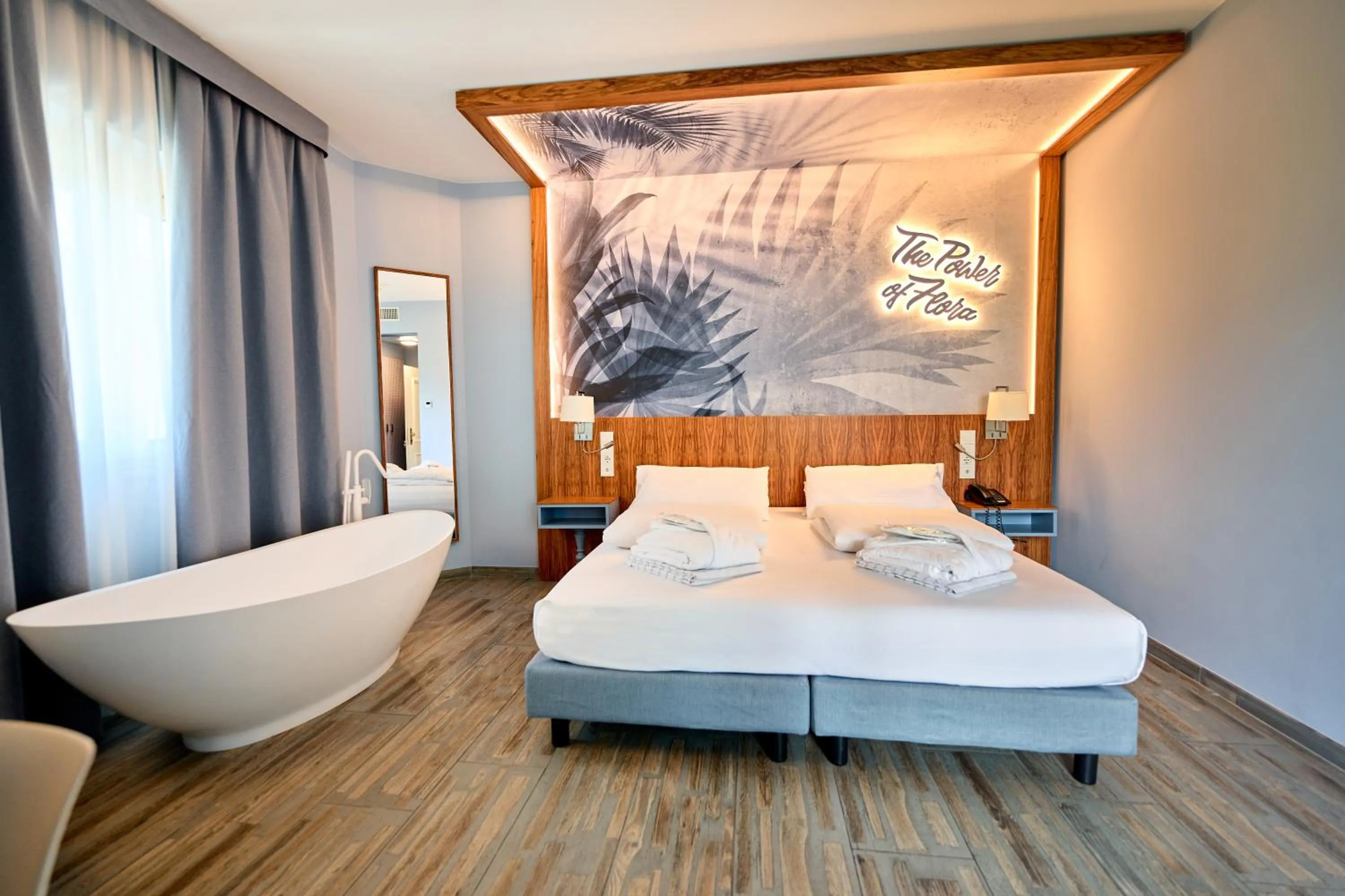 Bedroom, Bed in Parc Hotel Flora S