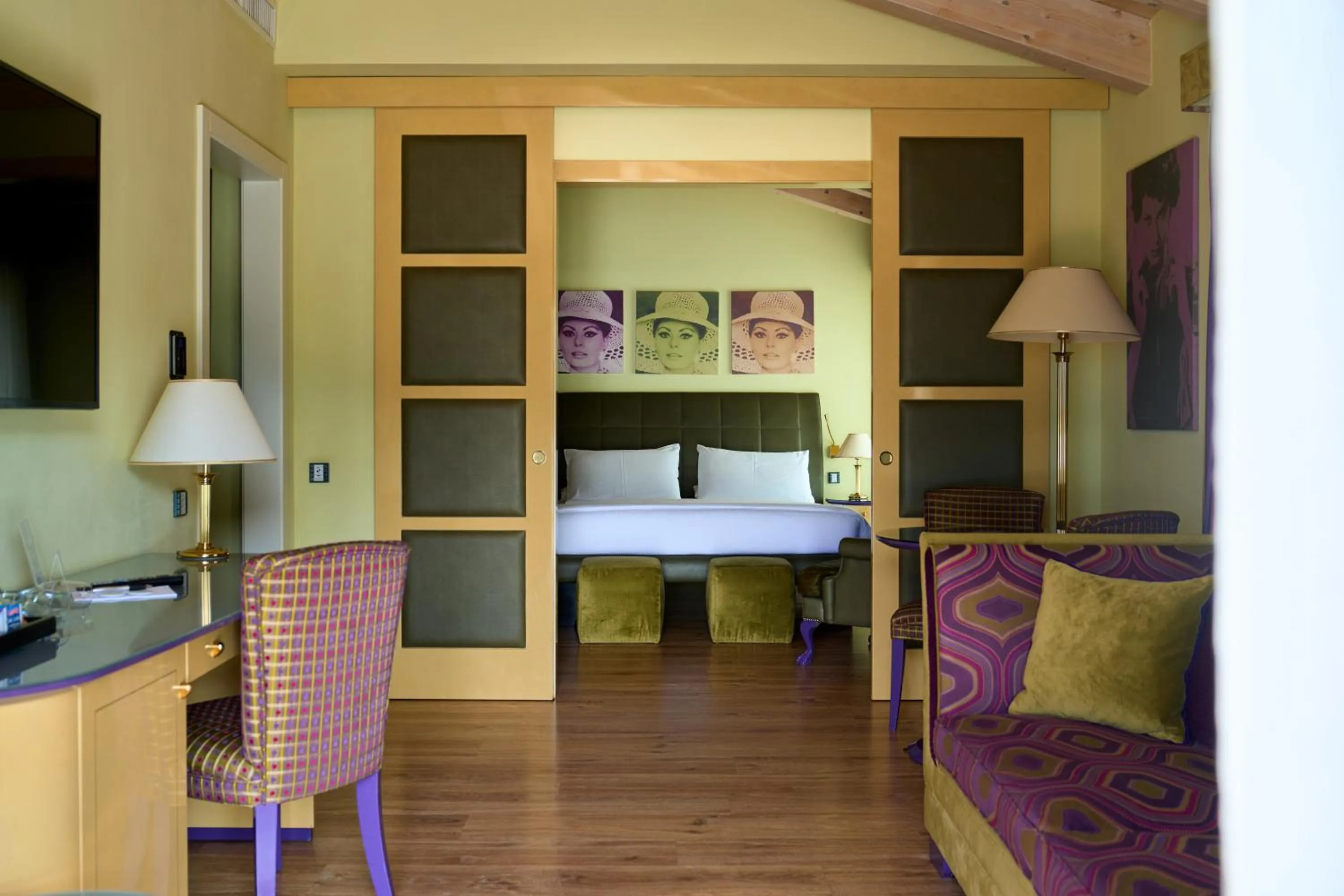 Living room, Bed in Parc Hotel Flora S