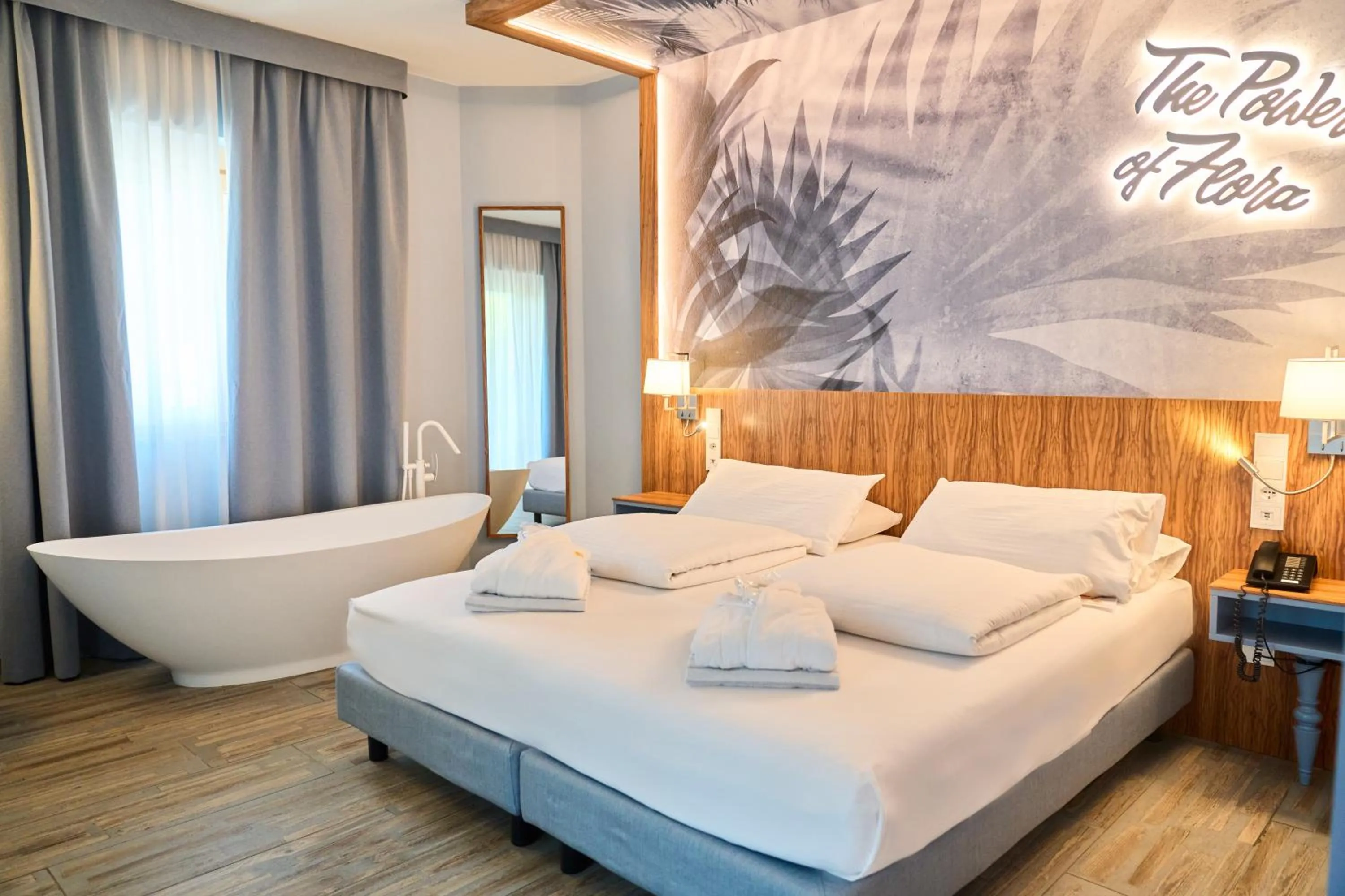 Bedroom, Bed in Parc Hotel Flora S