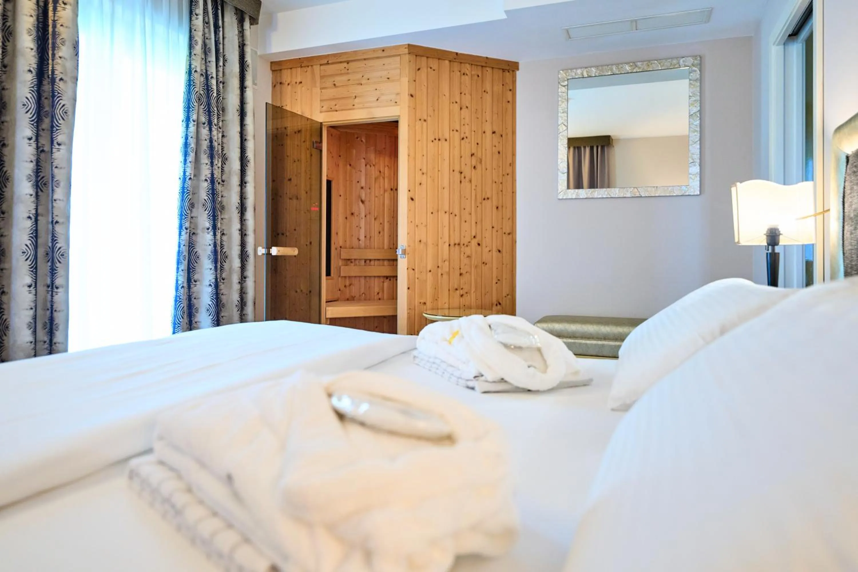 Bedroom, Bed in Parc Hotel Flora S