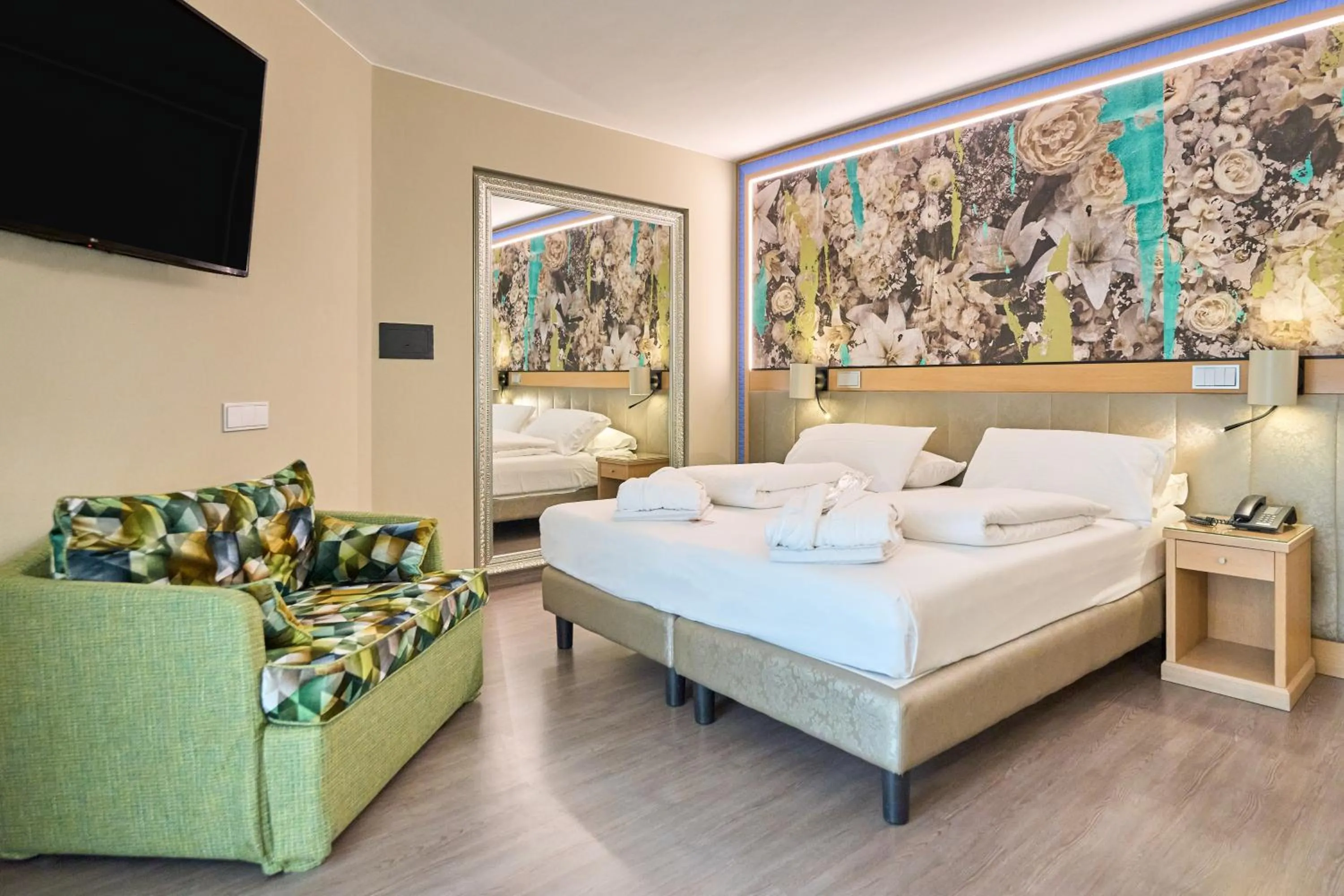 Bedroom, Bed in Parc Hotel Flora S