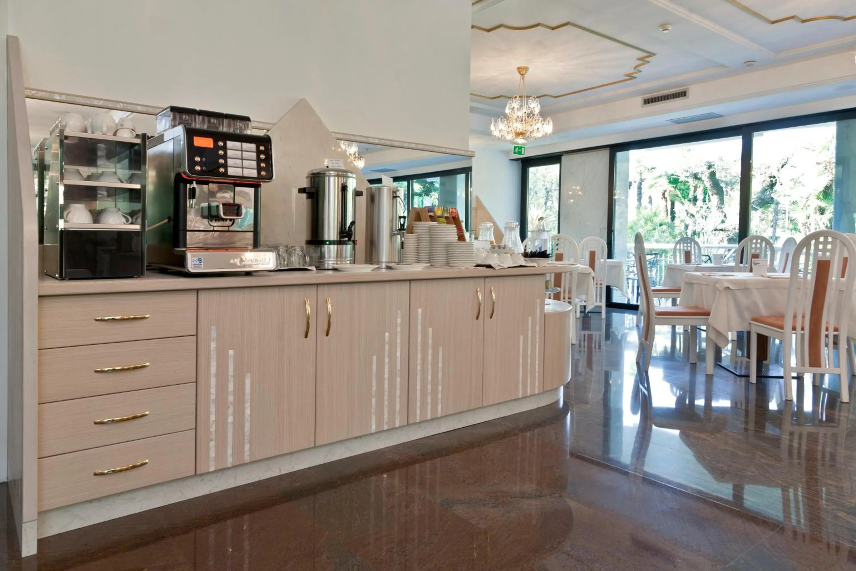 Restaurant/places to eat in Parc Hotel Flora S