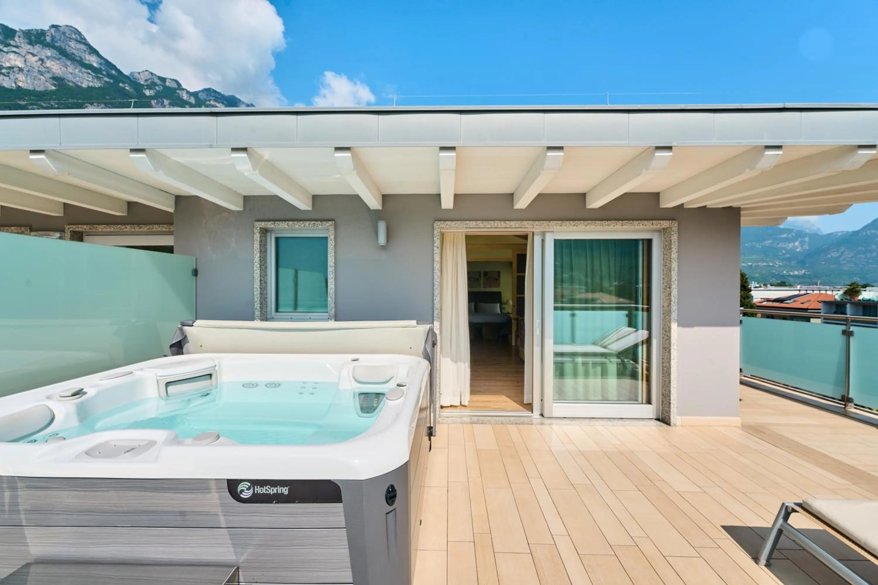 Hot Tub in Parc Hotel Flora S