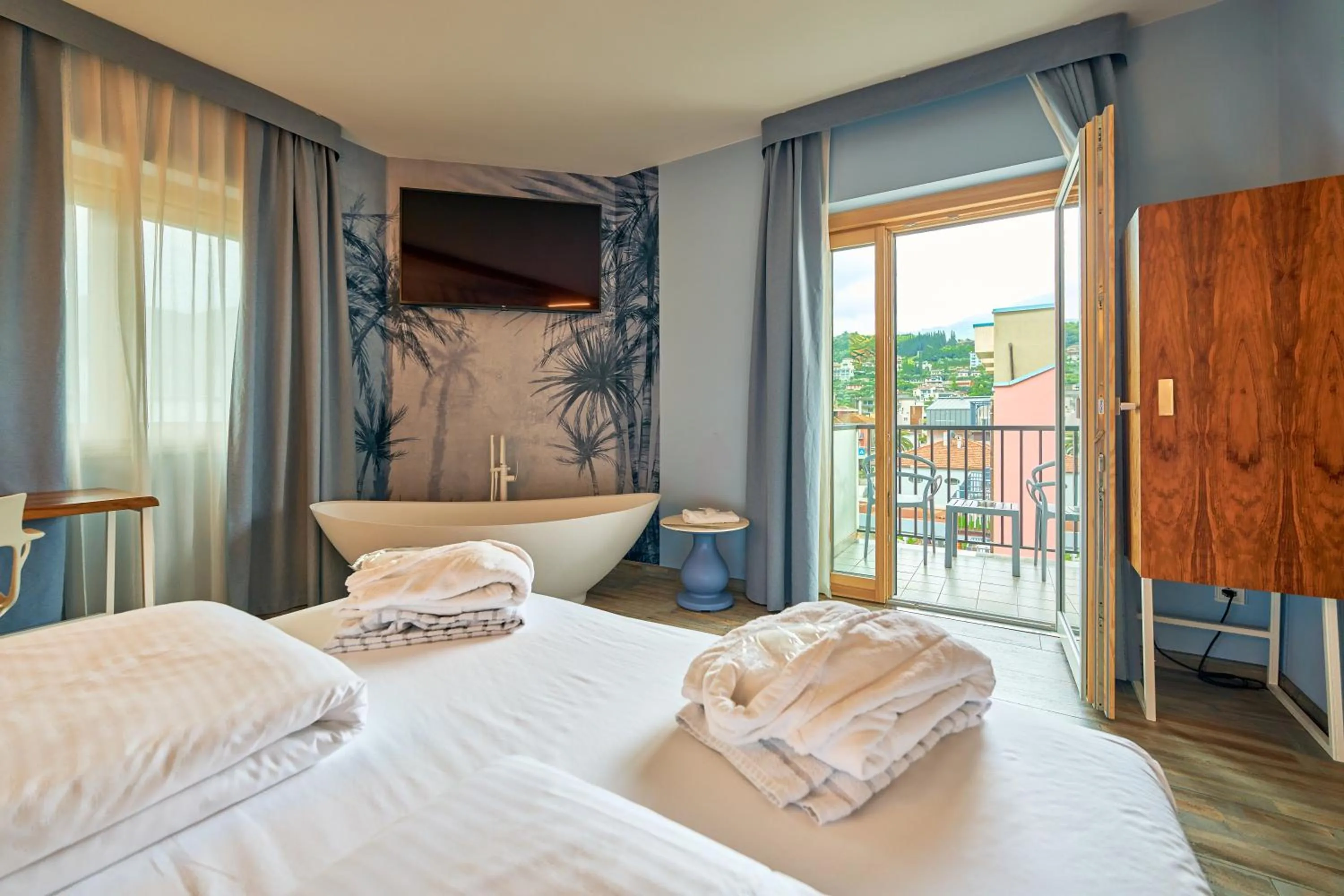 Bedroom, Bed in Parc Hotel Flora S