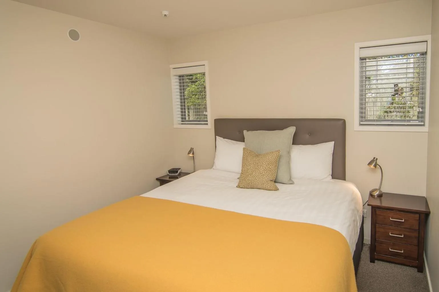 Bedroom, Bed in Coastal Ridge Apartments
