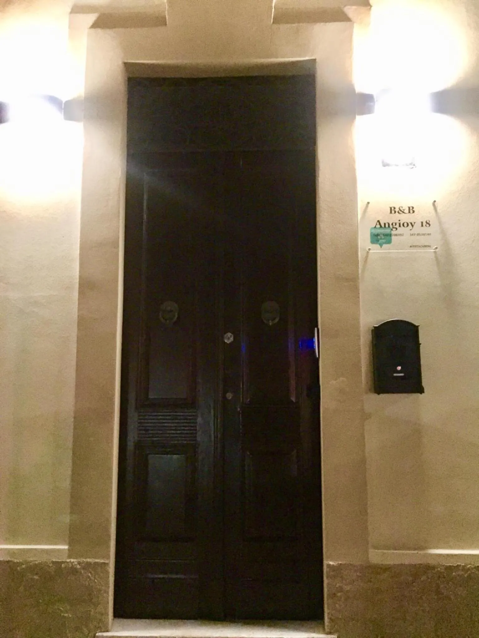 Facade/entrance in Angioy 18