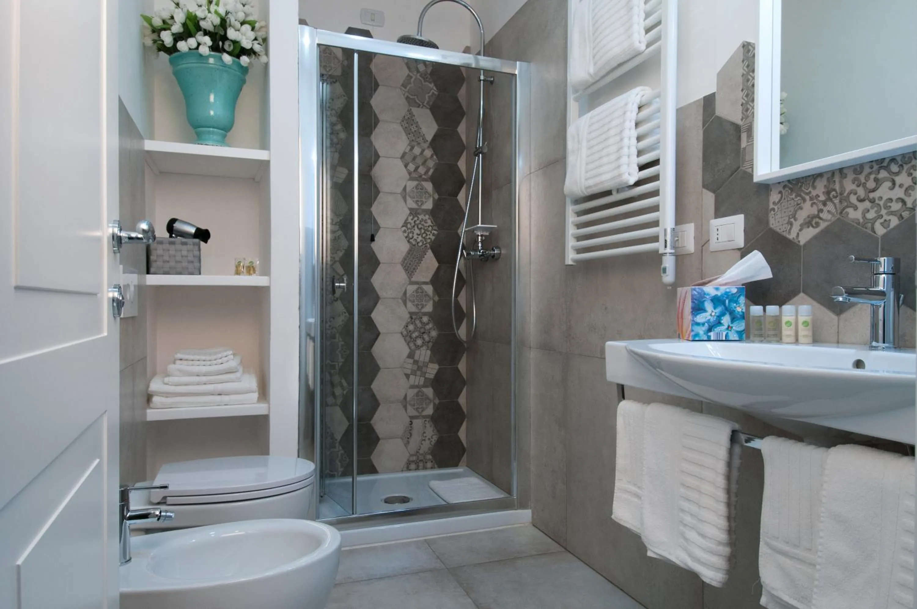 Bathroom in Angioy 18